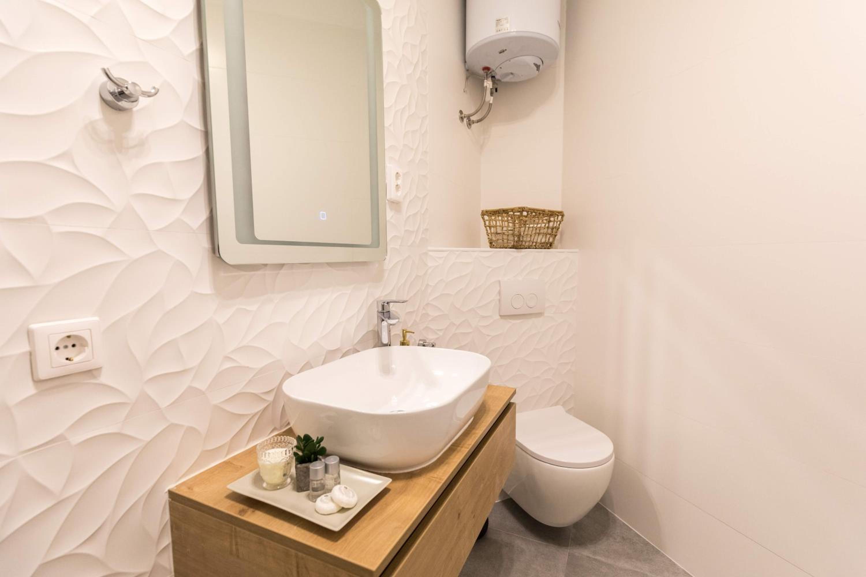 Deluxe Double or Twin Room with Balcony - Photo 13