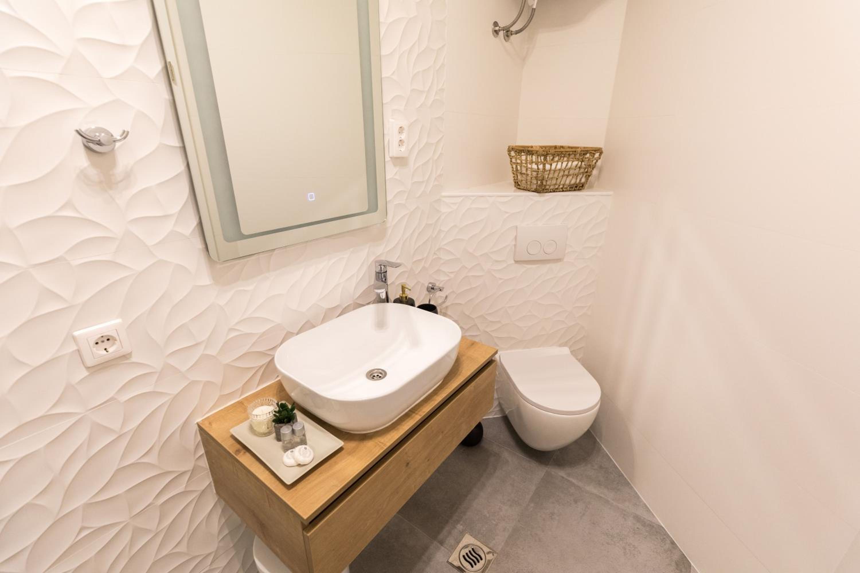 Deluxe Double or Twin Room with Balcony - Photo 33