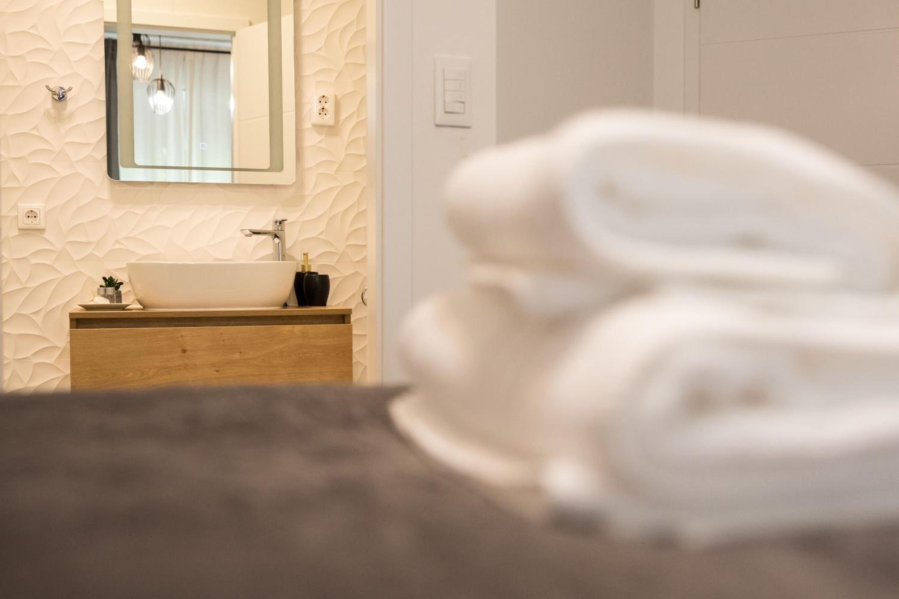 Deluxe Double or Twin Room with Balcony - Photo 17