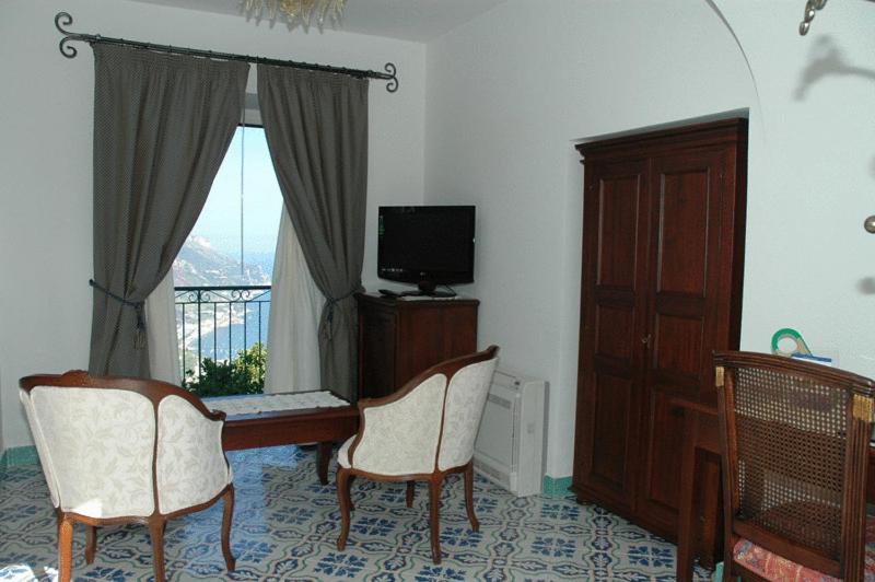Deluxe Double Room with Sea View - Photo 4
