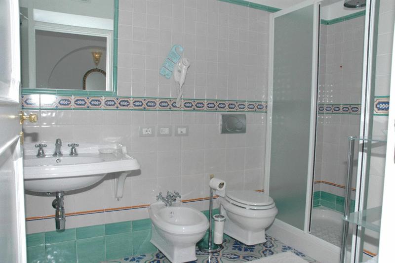 Deluxe Double Room with Sea View - Photo 5