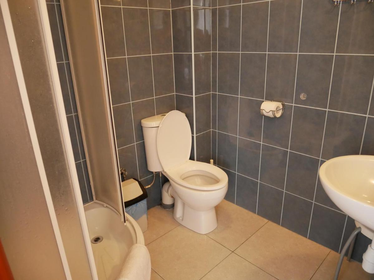 Triple Room with Private Bathroom - Photo 6