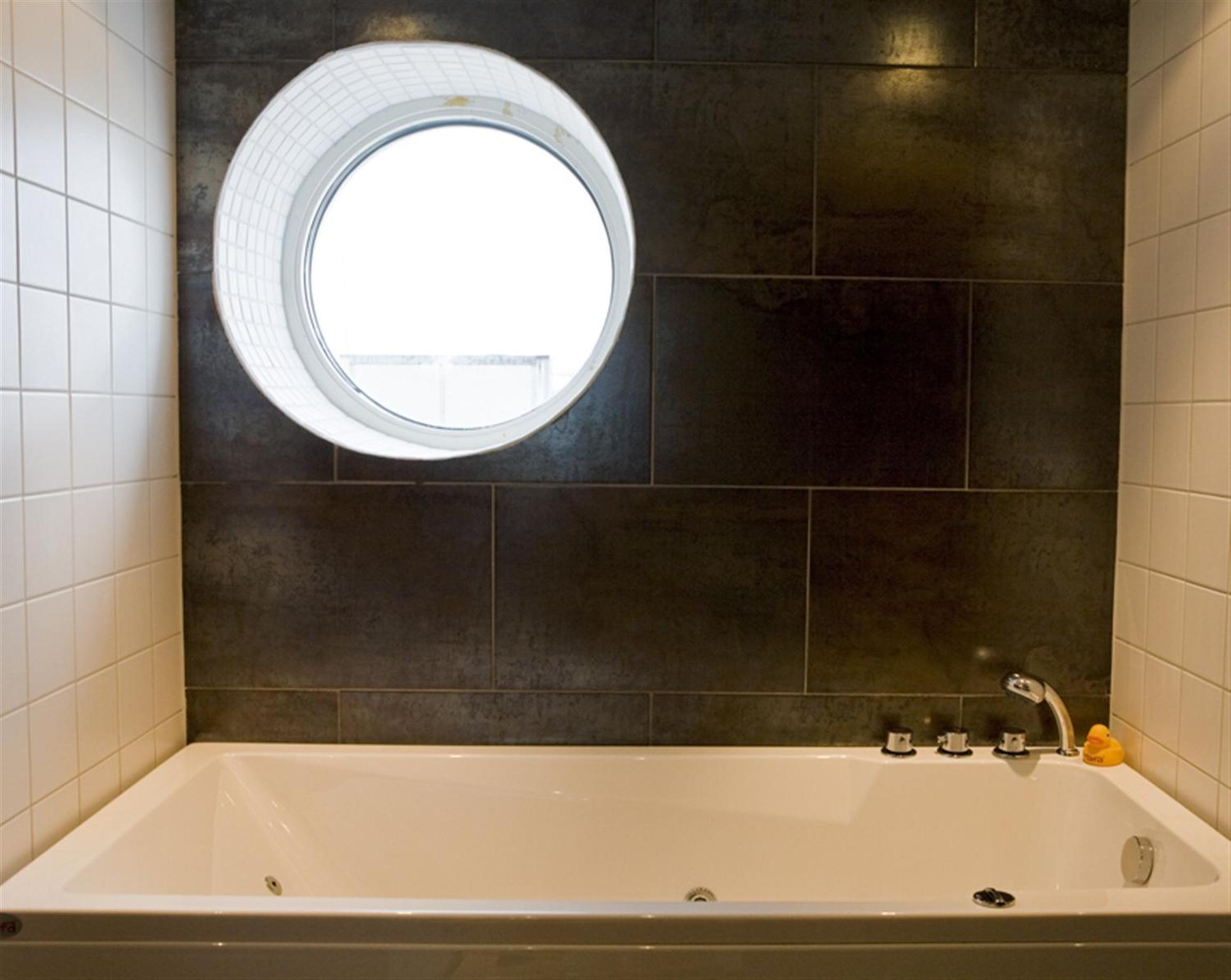 Suite - Photo 5