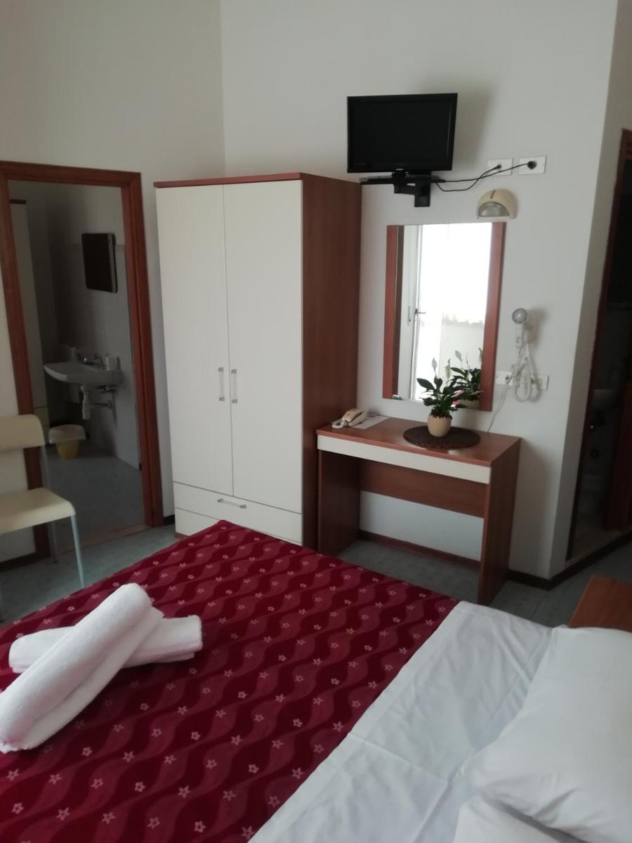 Family Room (2 Adults + 2 Children)