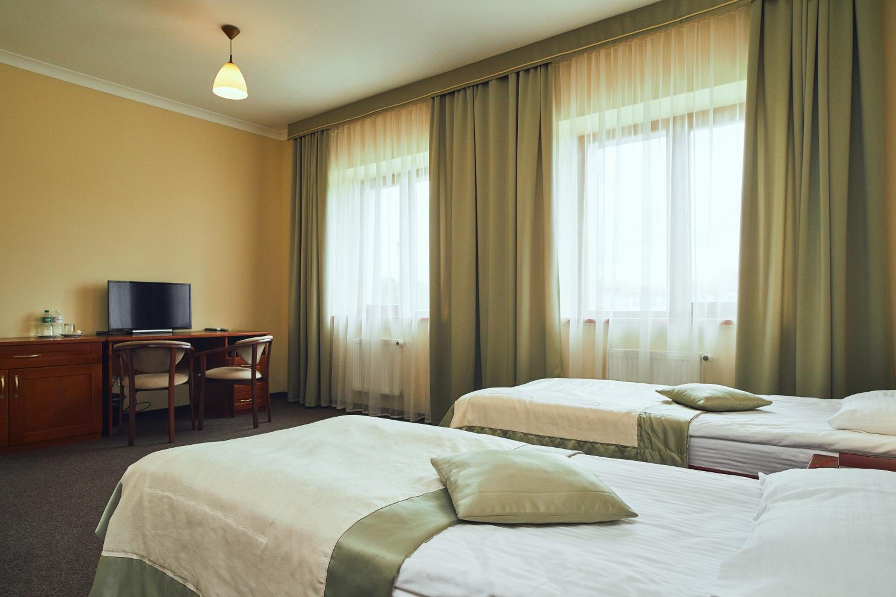 Economy Twin Room photo 2