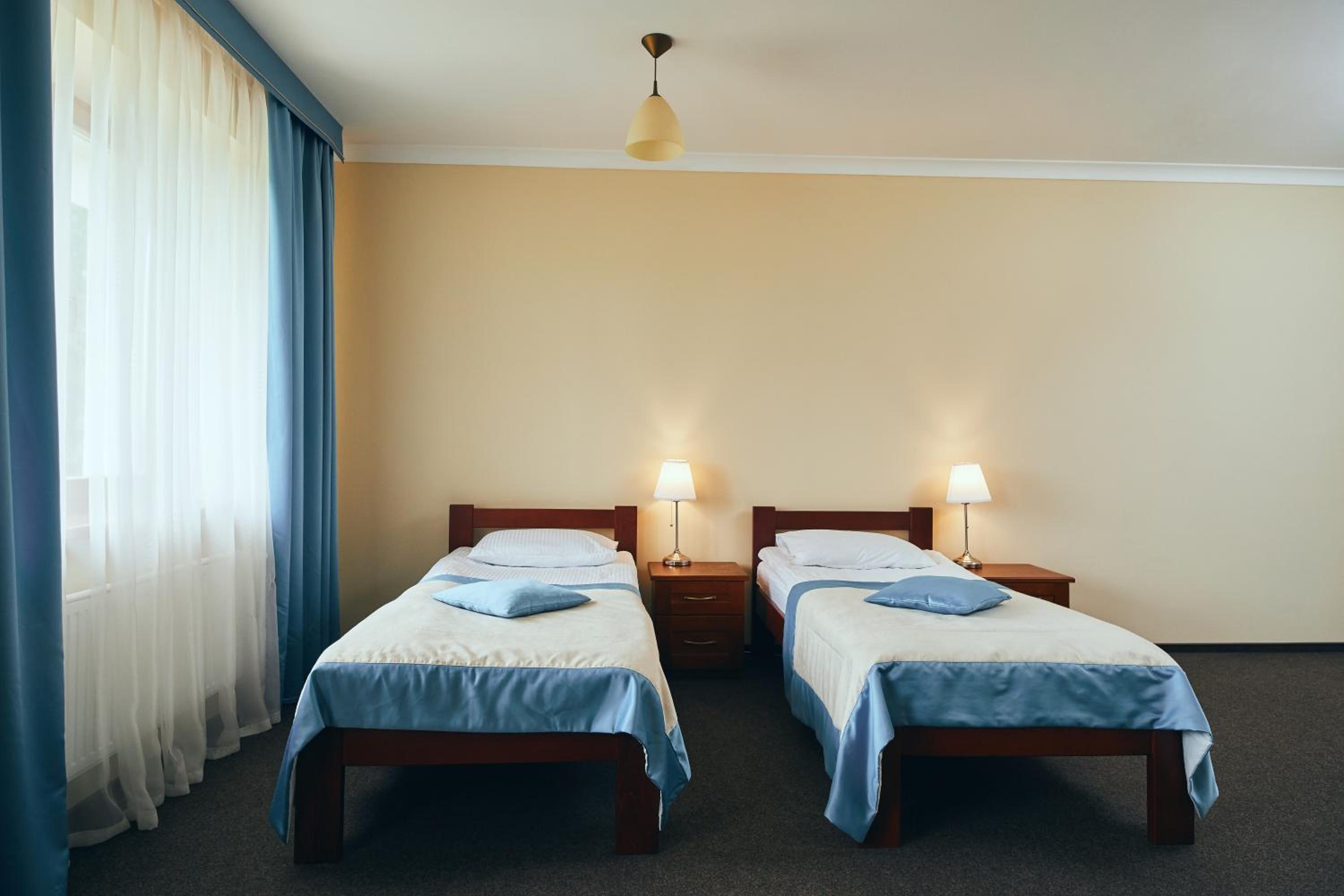 Economy Twin Room photo 3