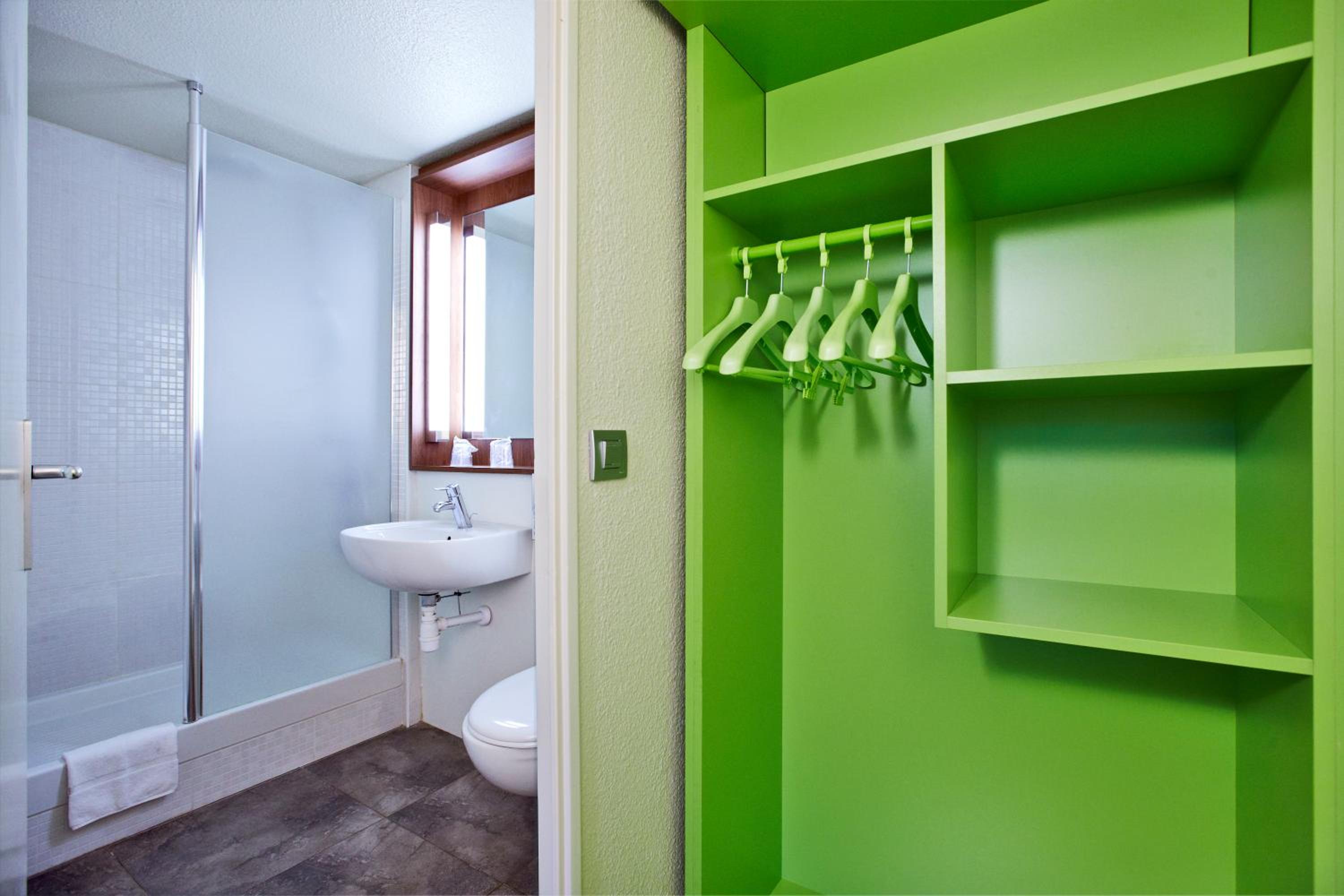 Standard Twin Room - Photo 2