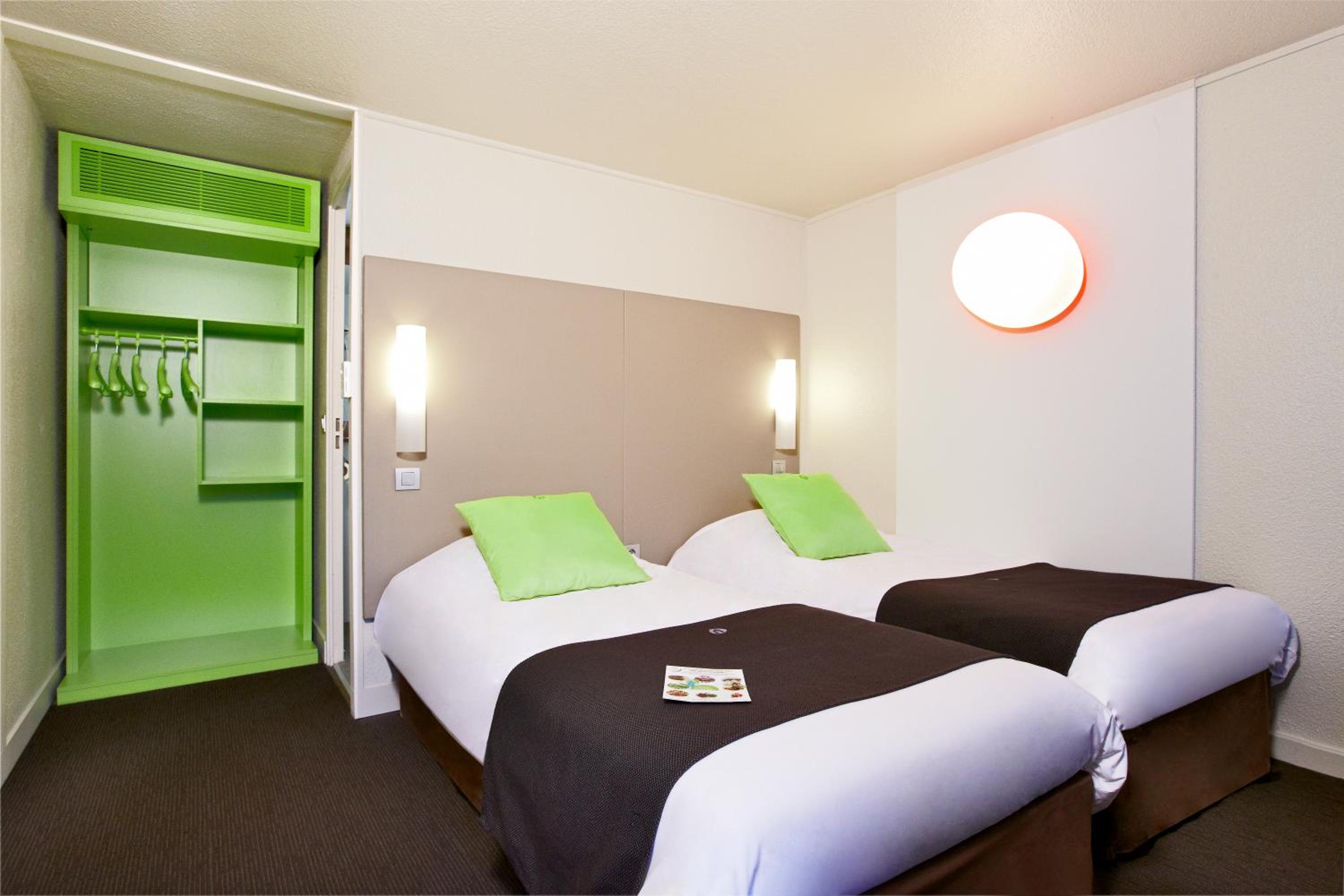 Standard Twin Room - Photo 3