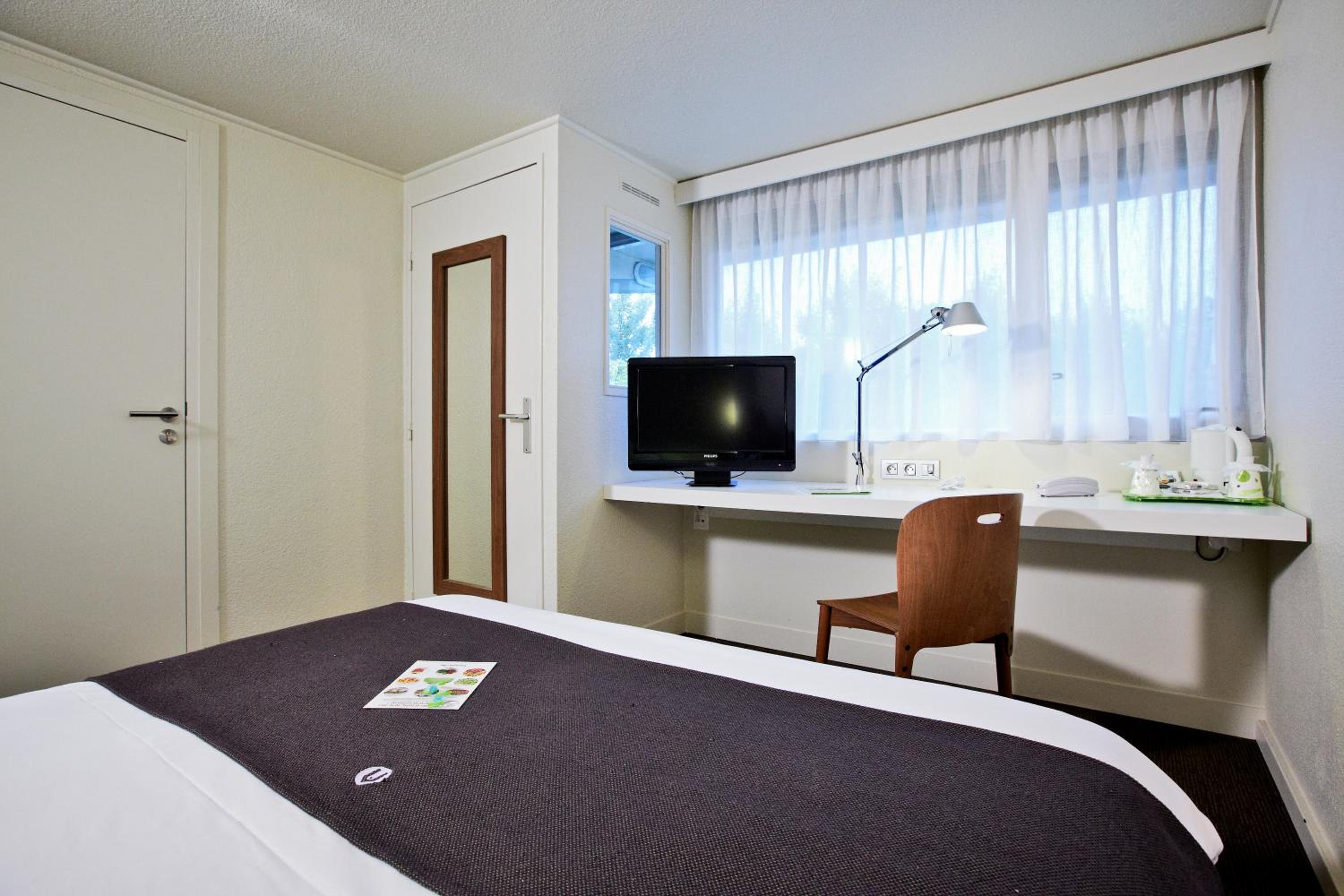 Standard Twin Room - Photo 1
