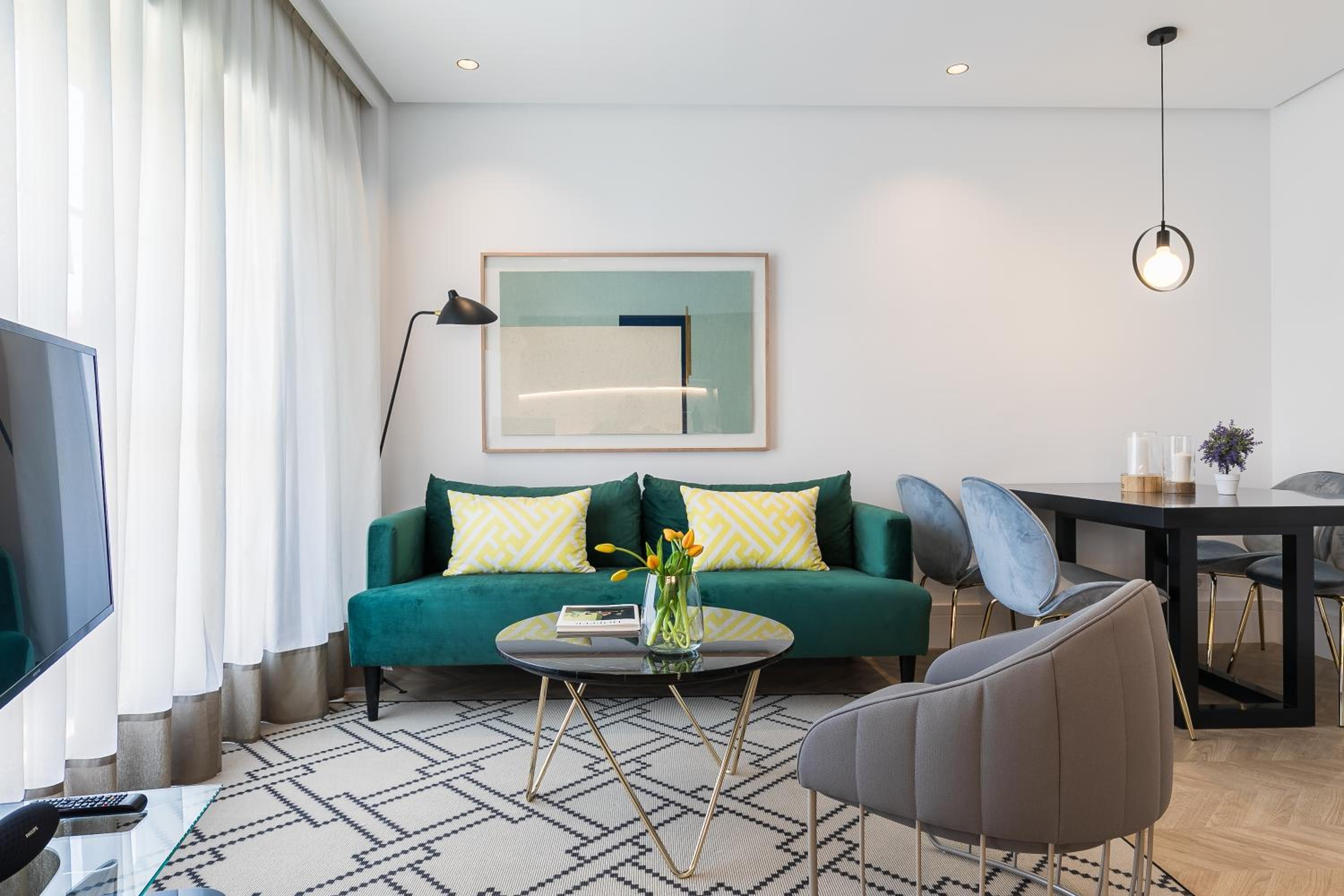One-Bedroom Apartment - Photo 1