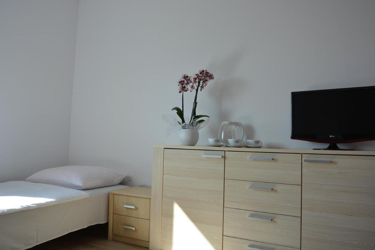 Triple Room with Shower - Photo 6