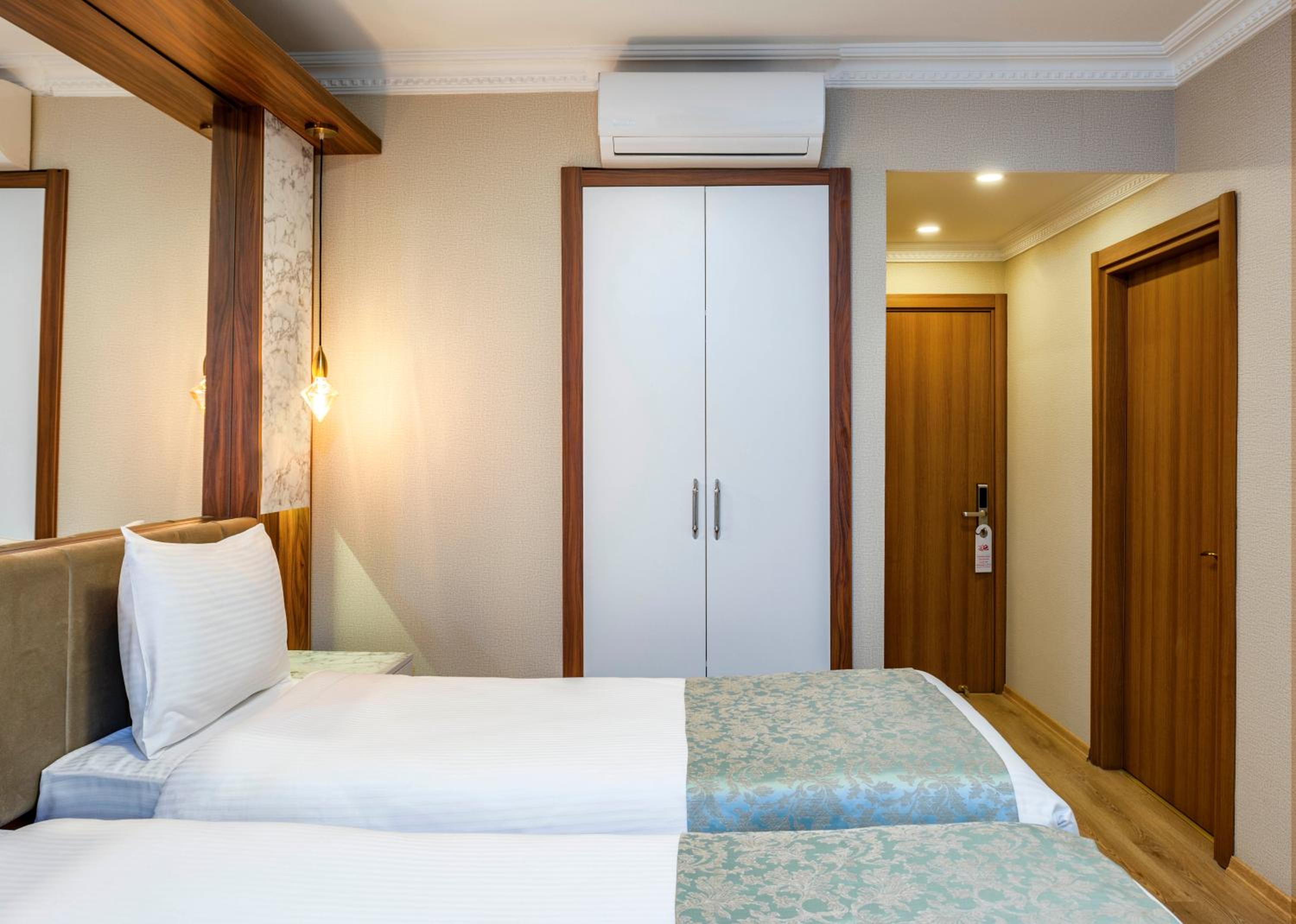 Standard Twin Room photo 3