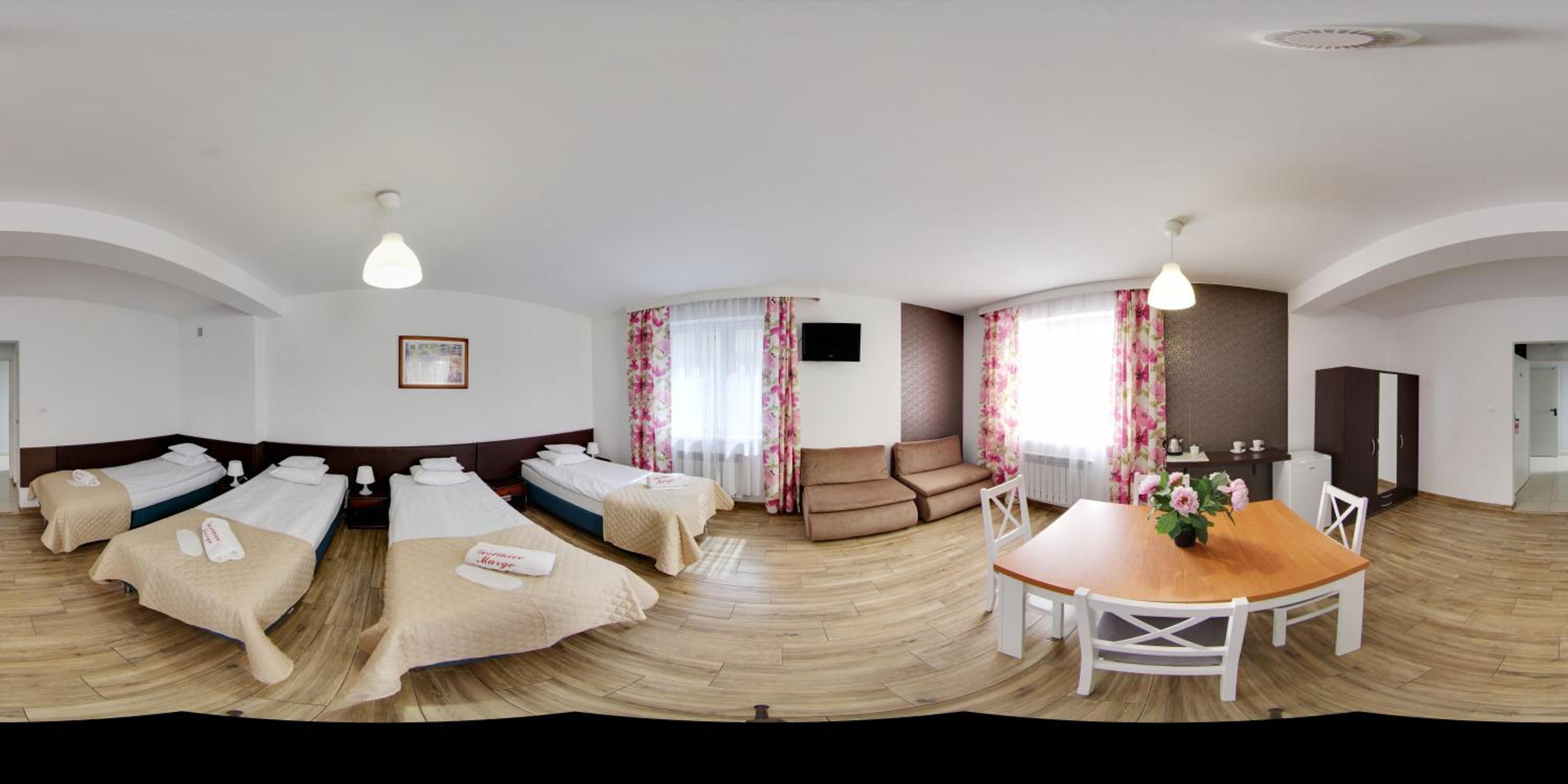 Quadruple Room - Photo 1