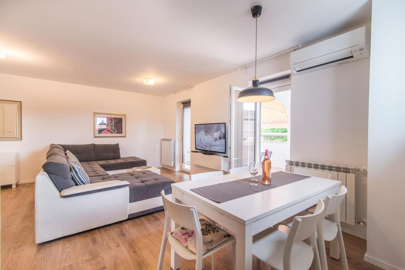 Apartamento com Varanda