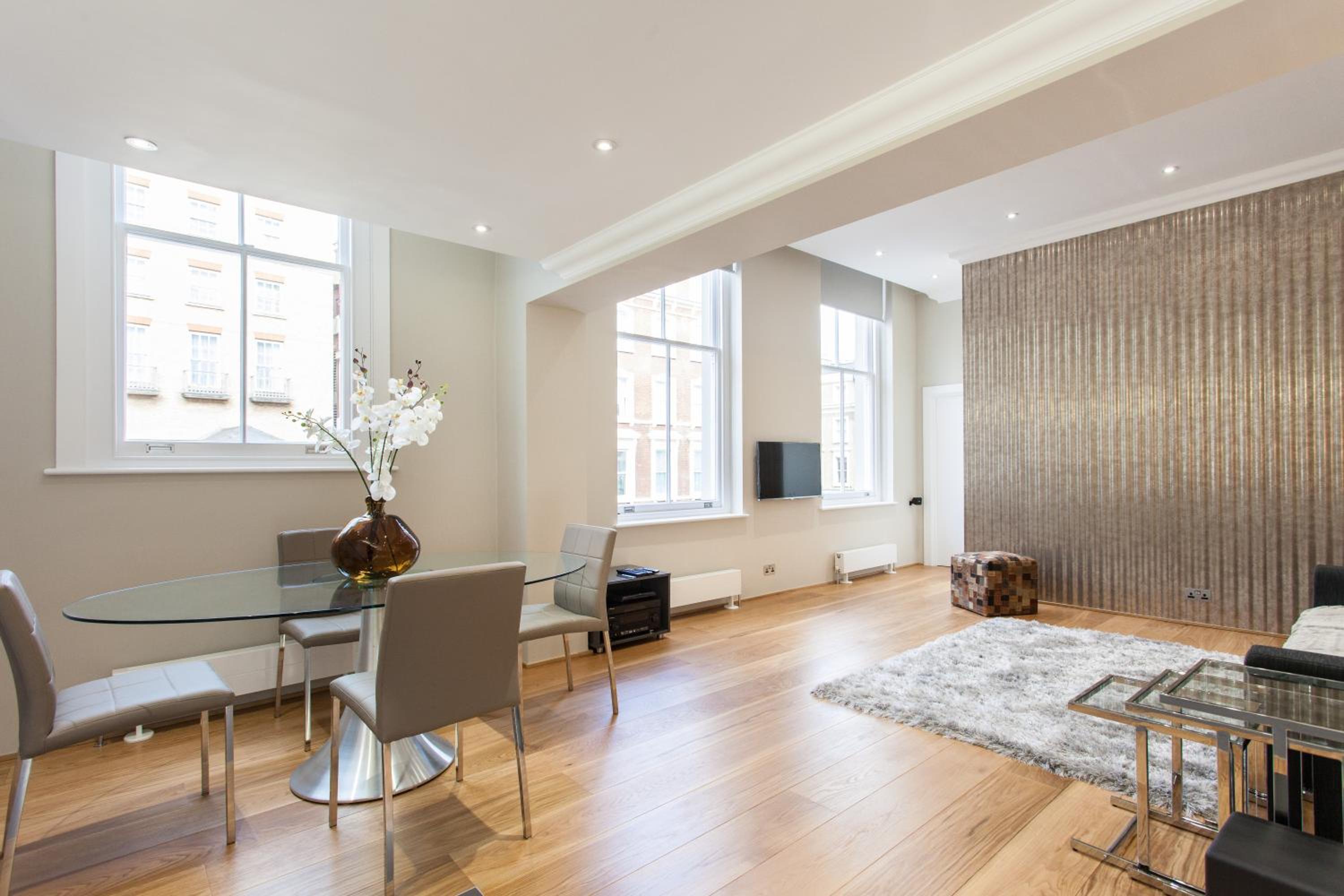 Flat 8 - Large One Bedroom Apartment photo 2