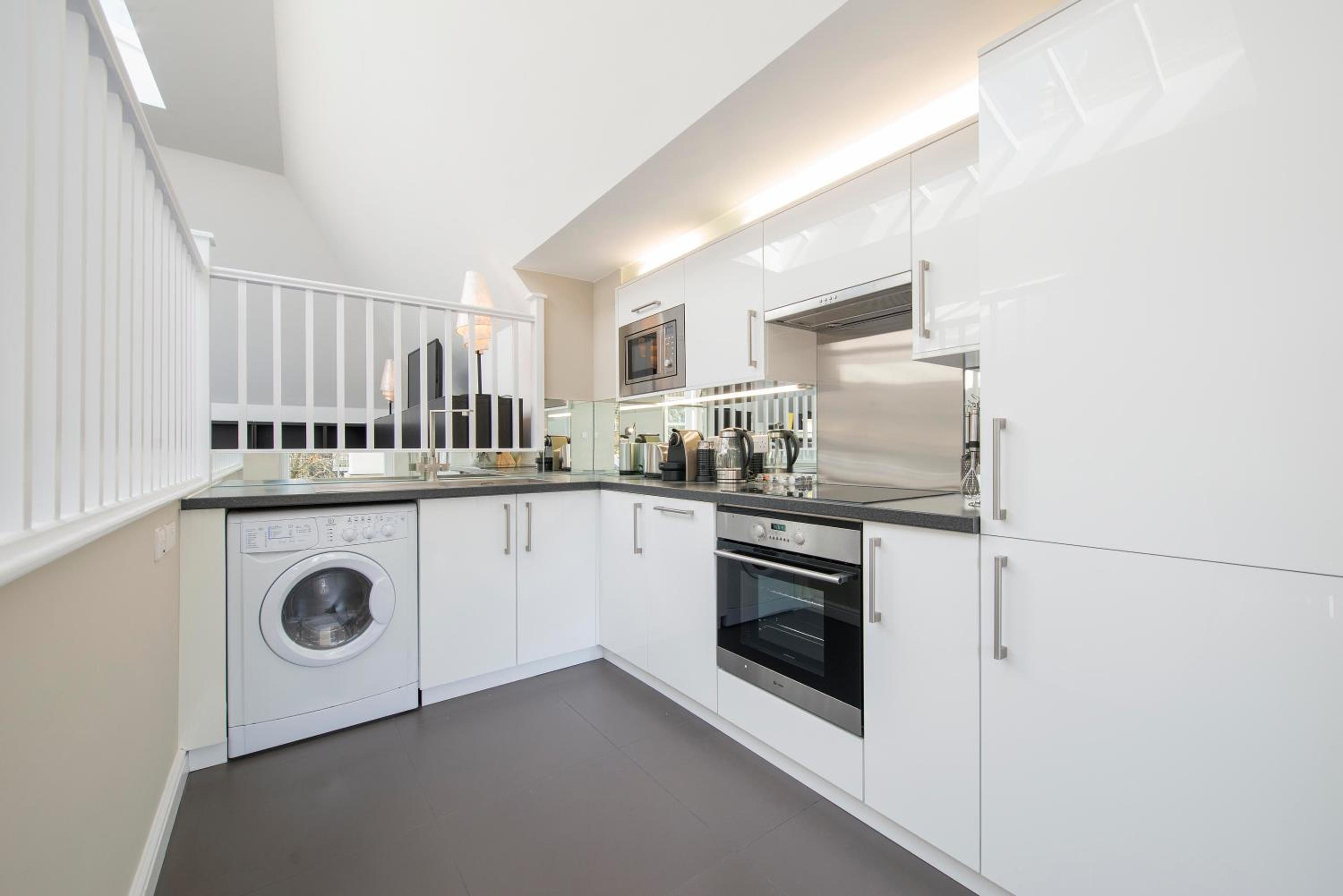 Flat 9 - Super Large One Bedroom Apartment With Terrace photo 2