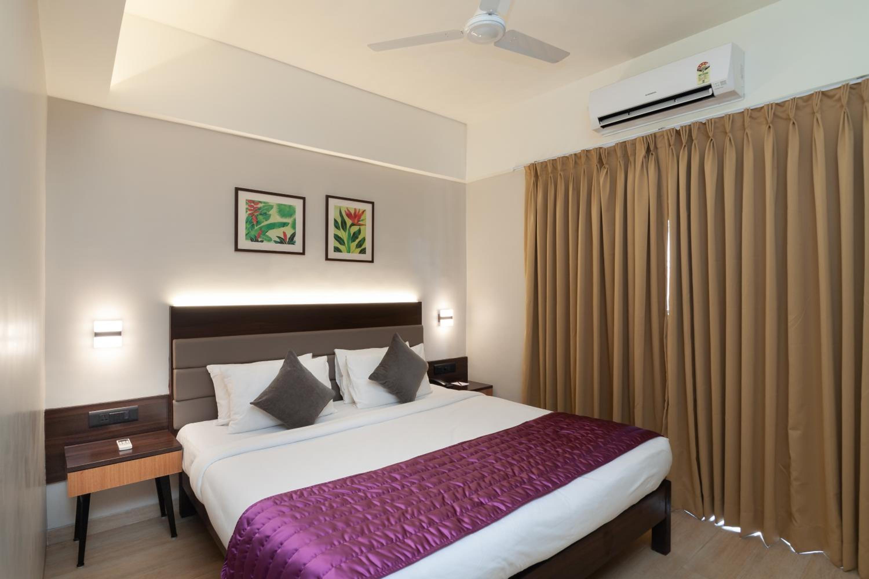 Pool View Suite - Photo 5