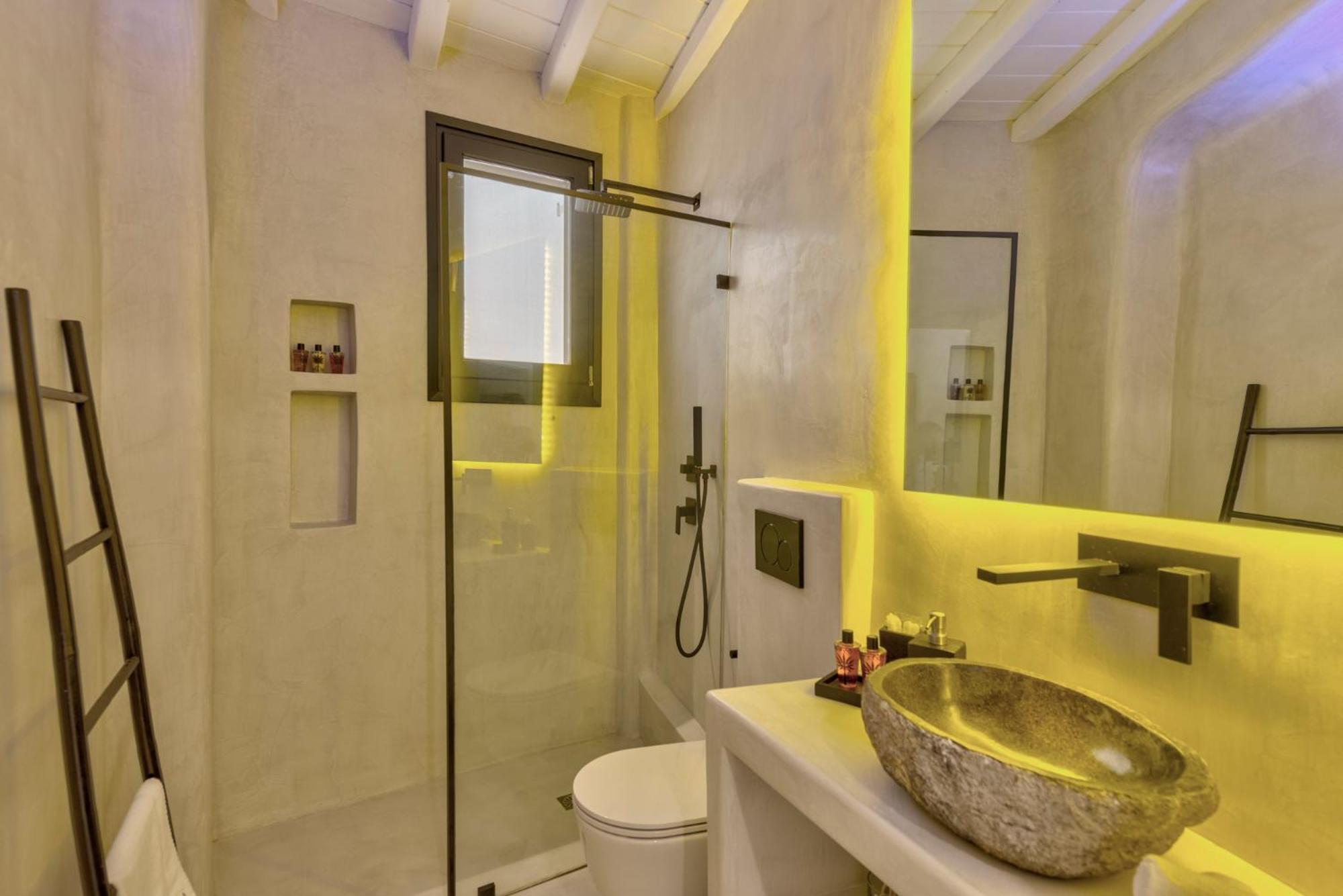 Cave Suite Outdoor Jetted Tub - Photo 5