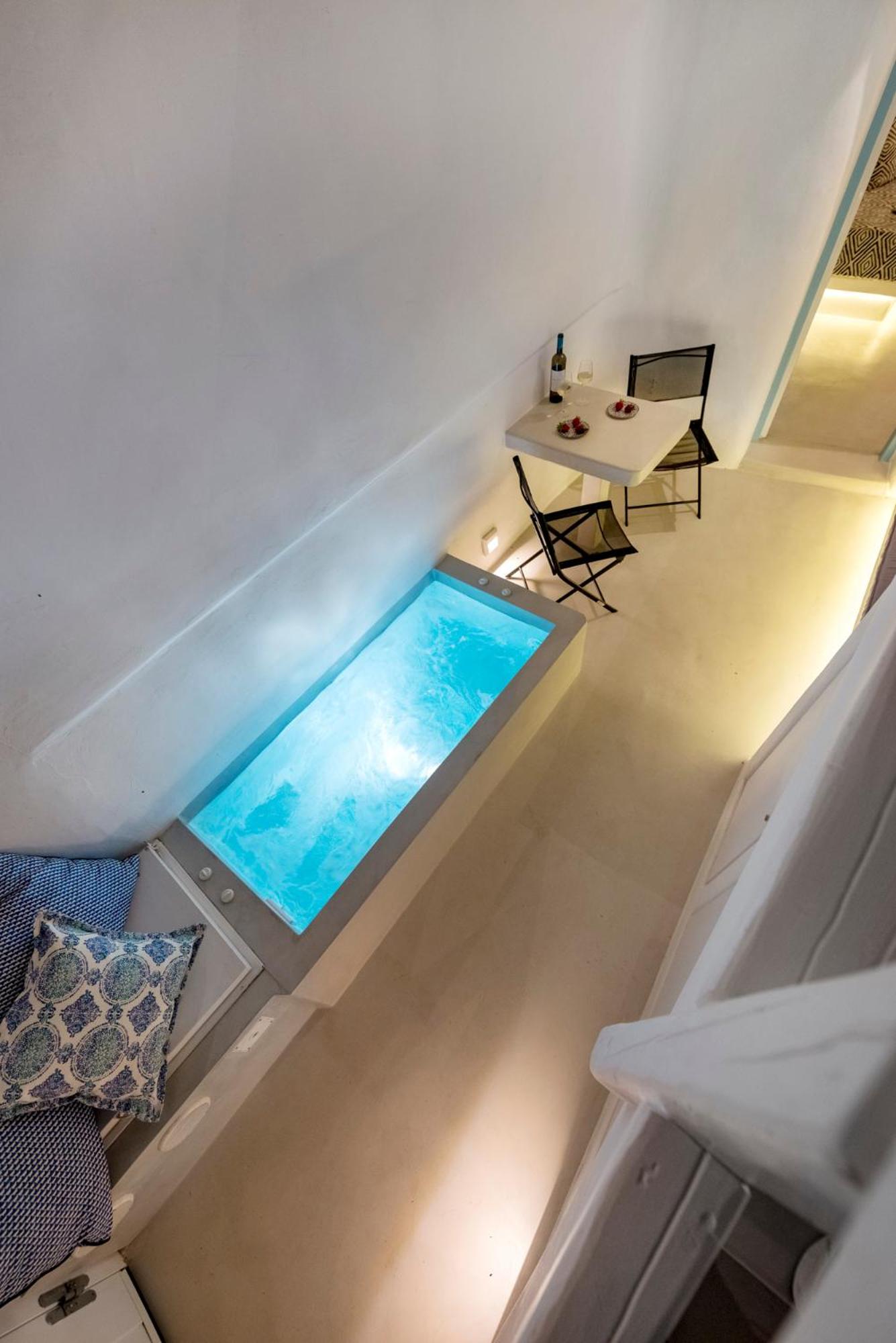 Cave Suite Outdoor Jetted Tub - Photo 10