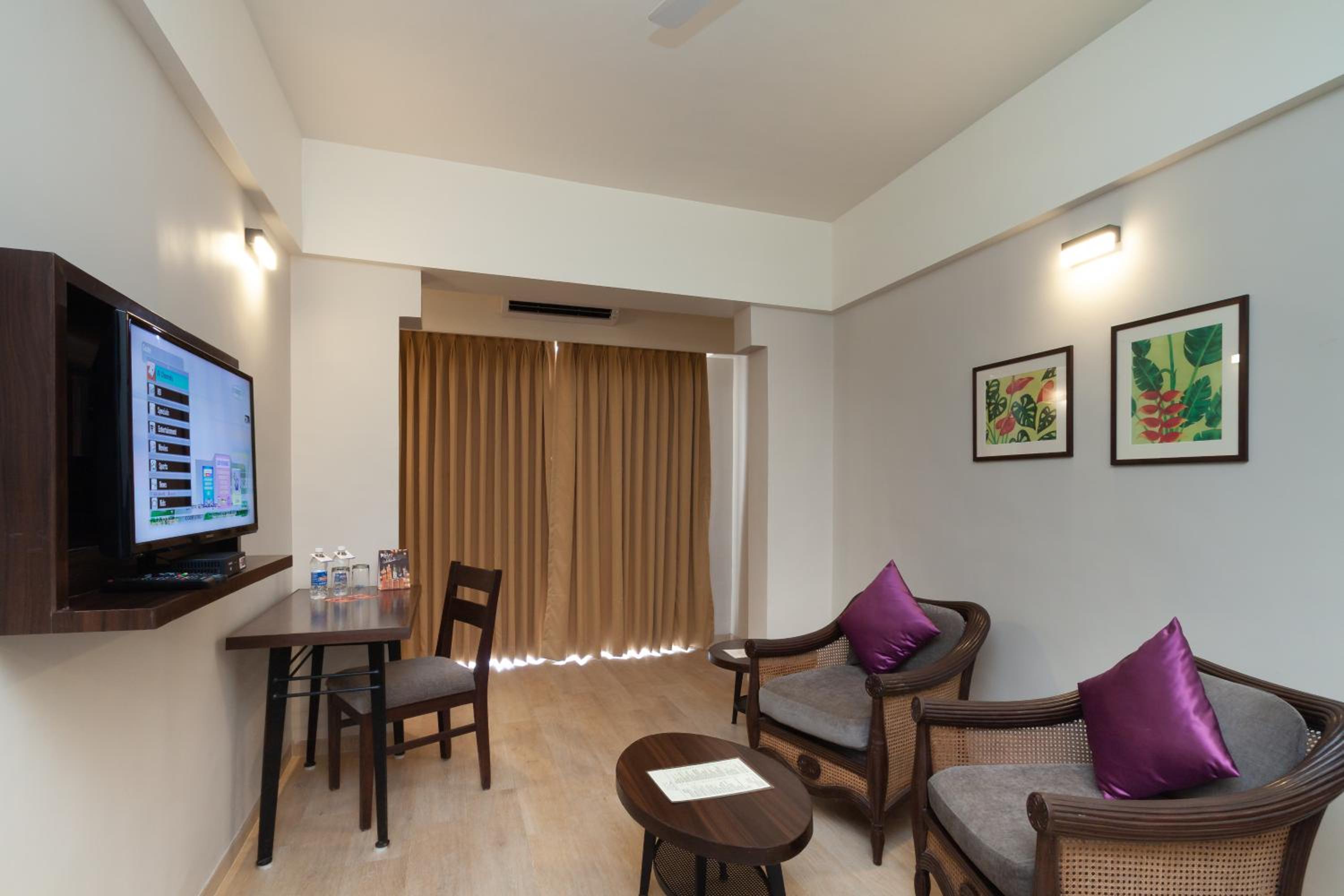 Pool View Suite - Photo 3