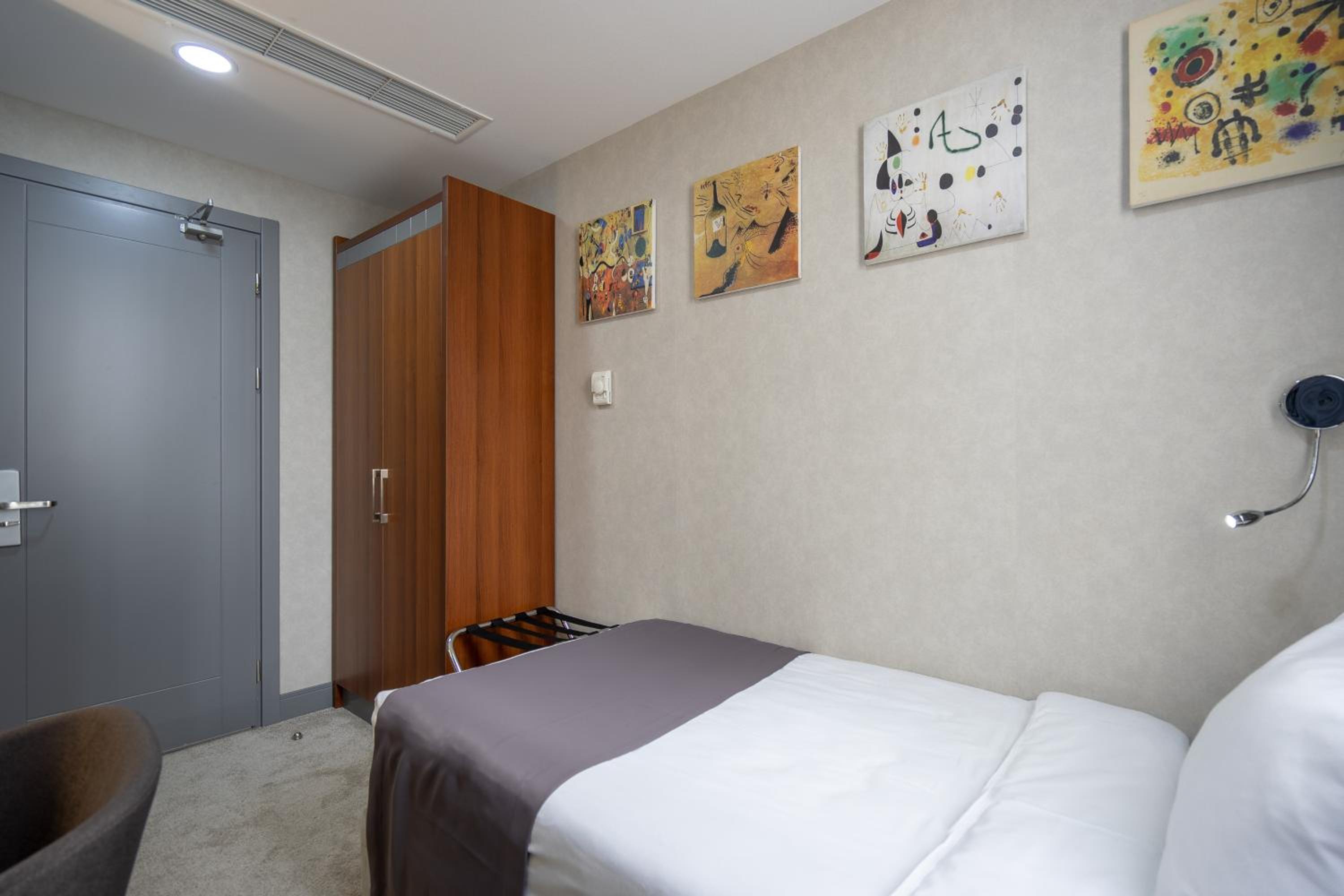 Single Room photo 2
