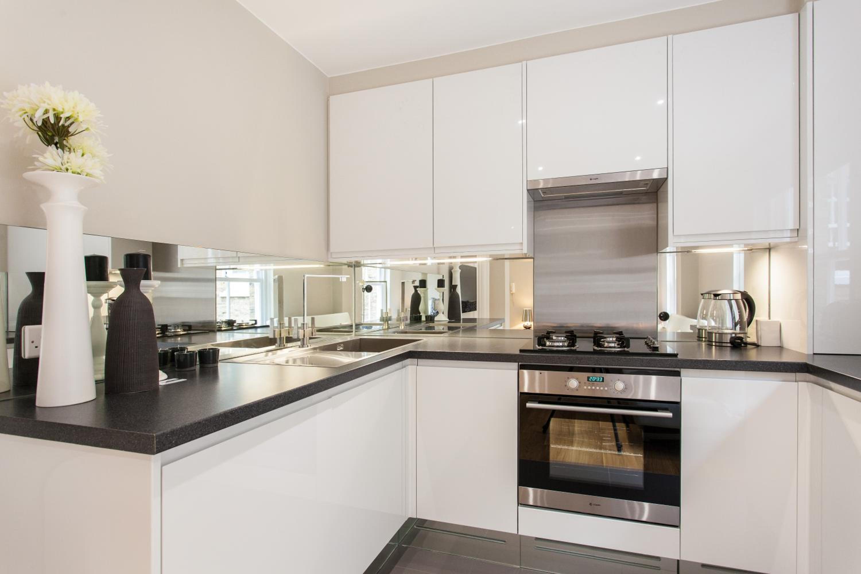 Flat 6 - Studio Apartment photo 2