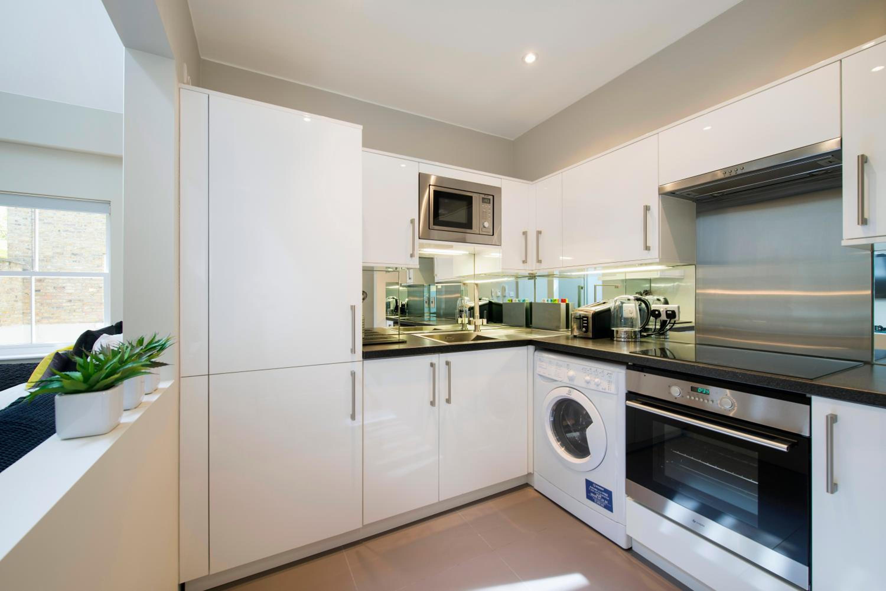 Flat 7 - Large Studio Apartment With Sky Light photo 3