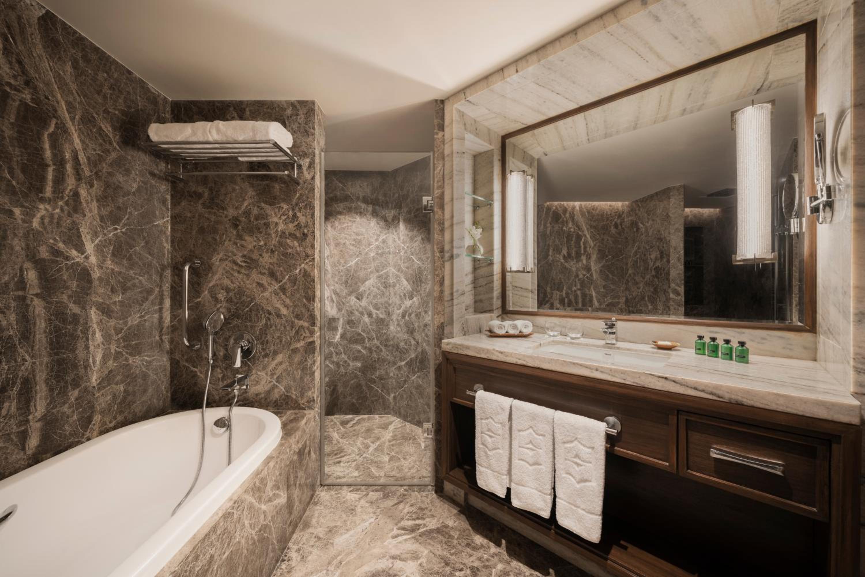 Premier King Room - Photo 2