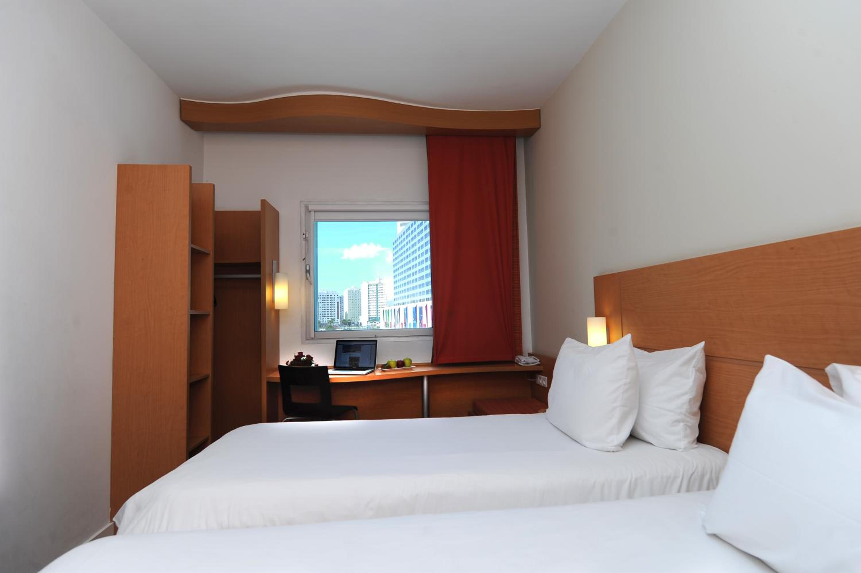 Standard Twin Room - Photo 10