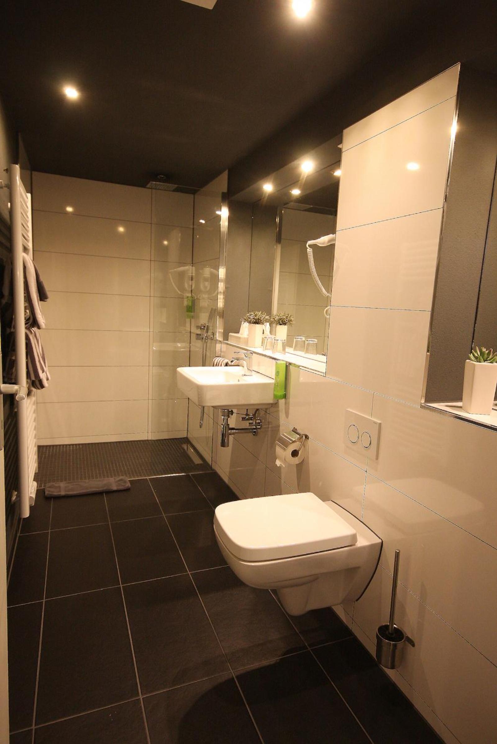 SL'otel Budjetti, Kuva 6