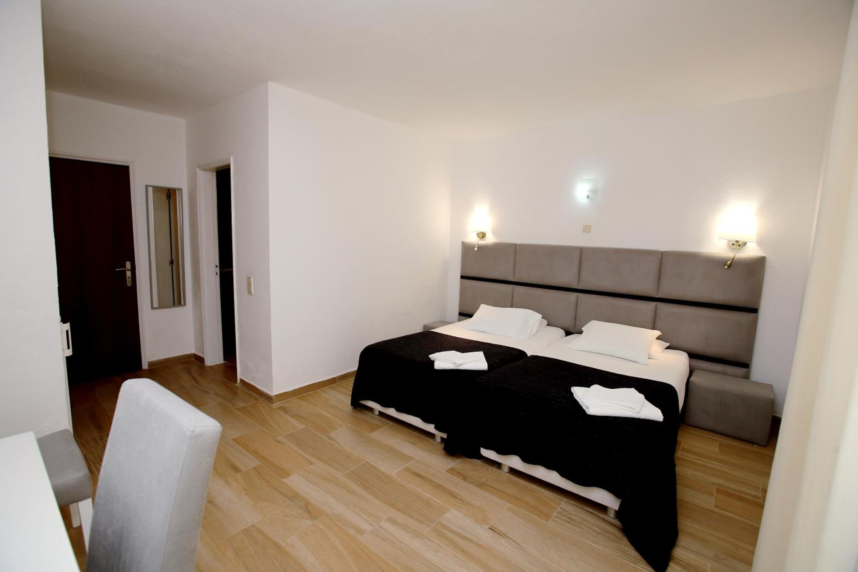 Double or Twin Room photo 2