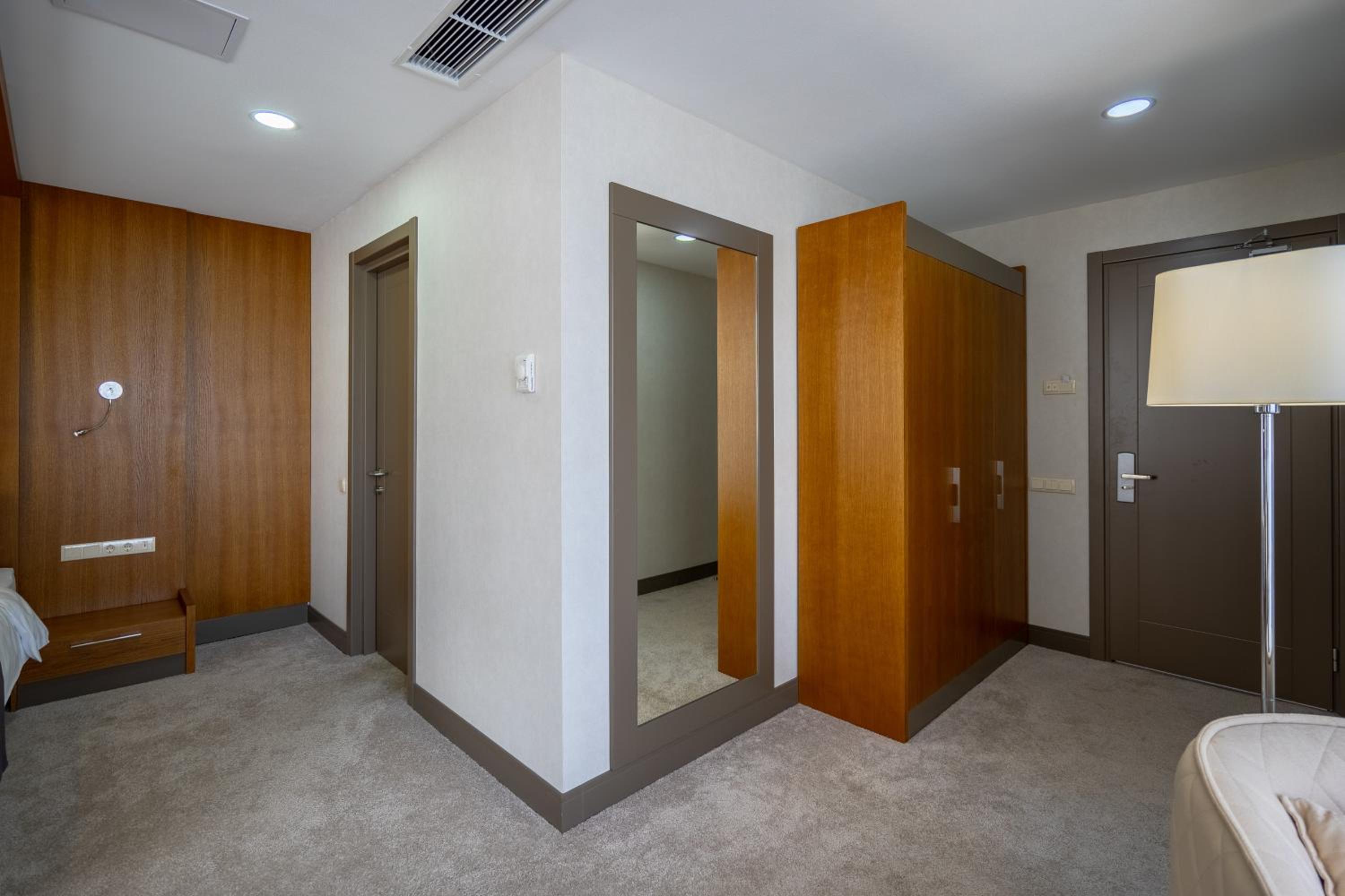 Deluxe Double Room With Balcony photo 3