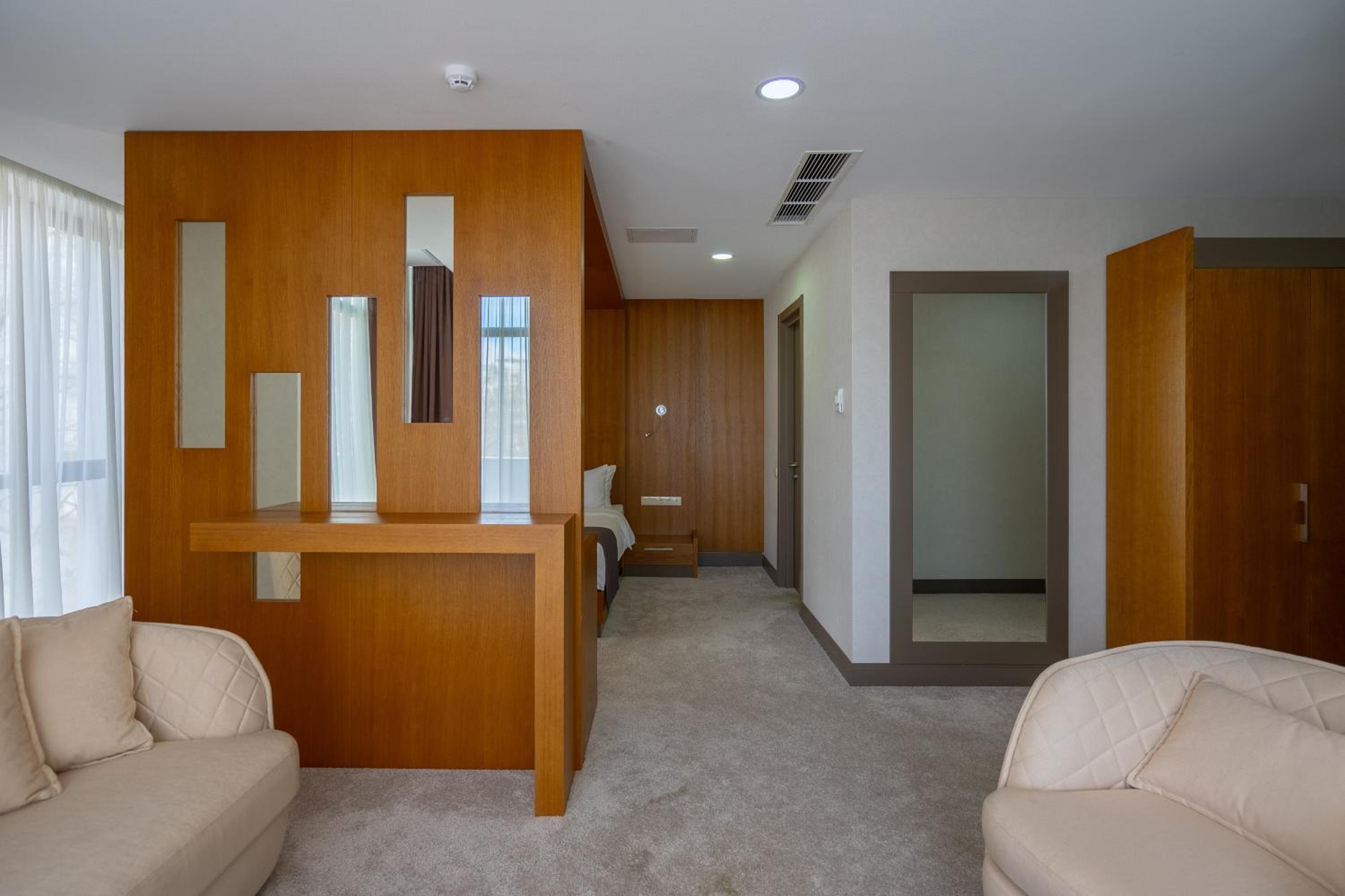 Deluxe Double Room With Balcony photo 2