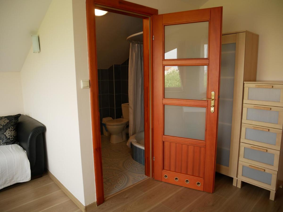 Quadruple Room with Shower - Photo 3