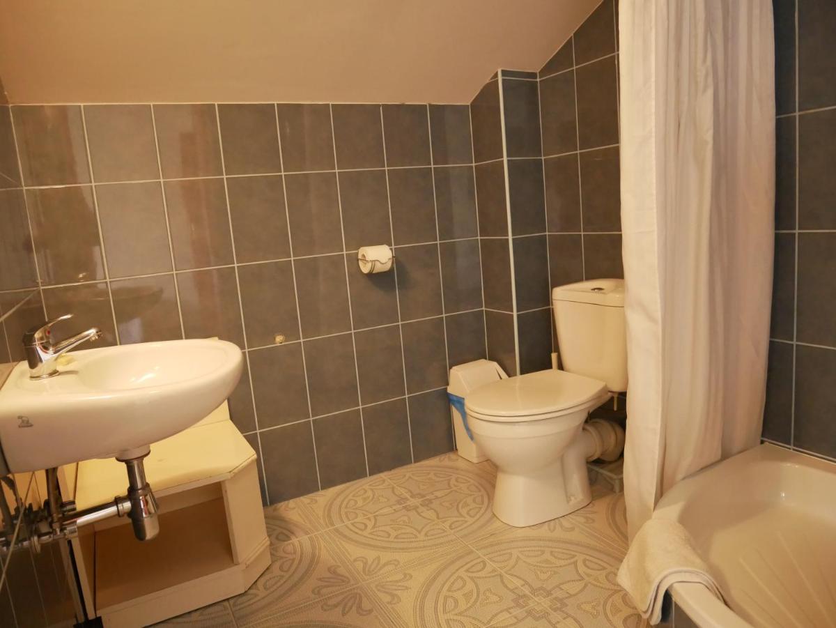 Quadruple Room with Shower - Photo 4