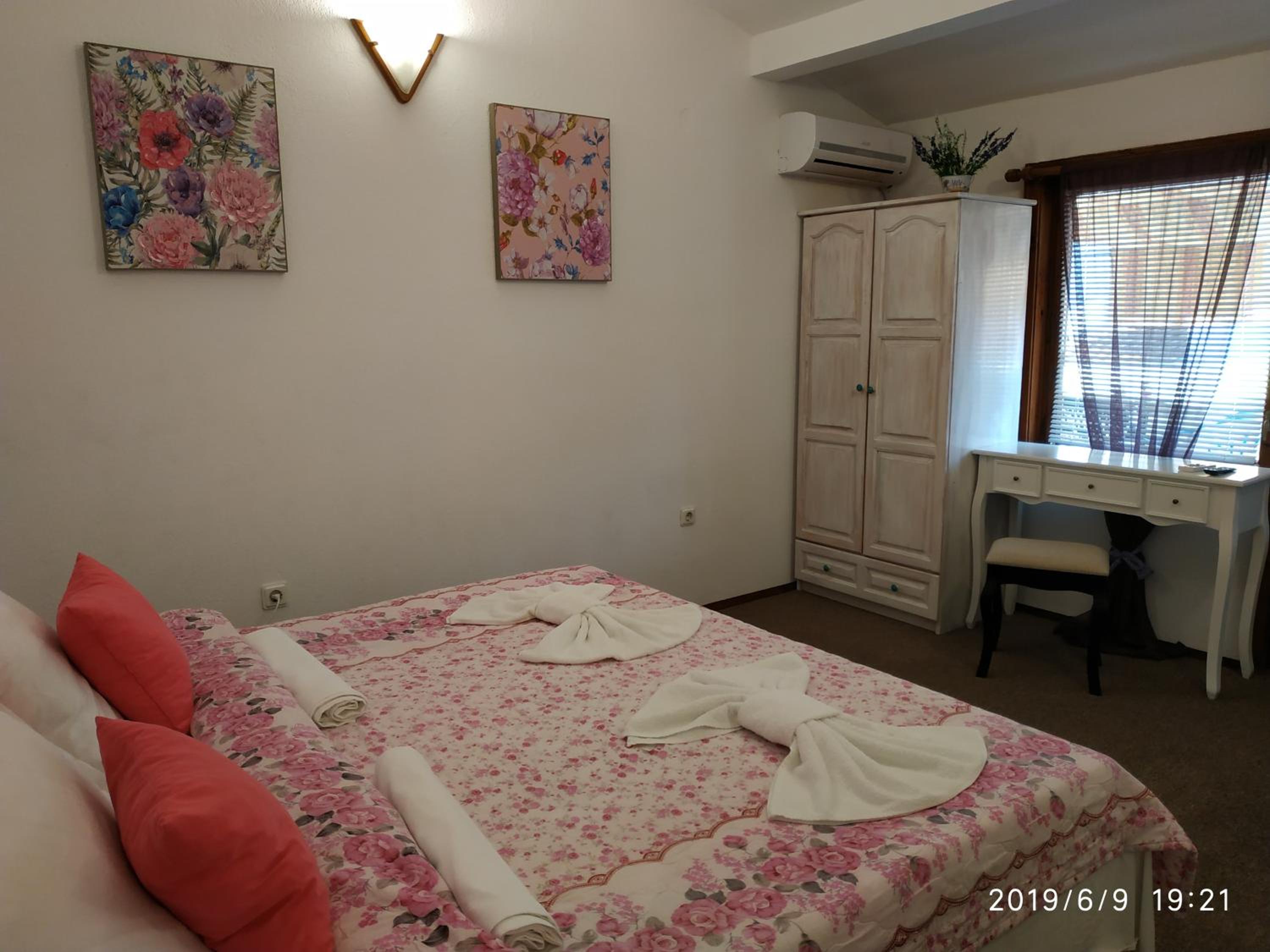 Two-Bedroom Apartment with Balcony photo 2