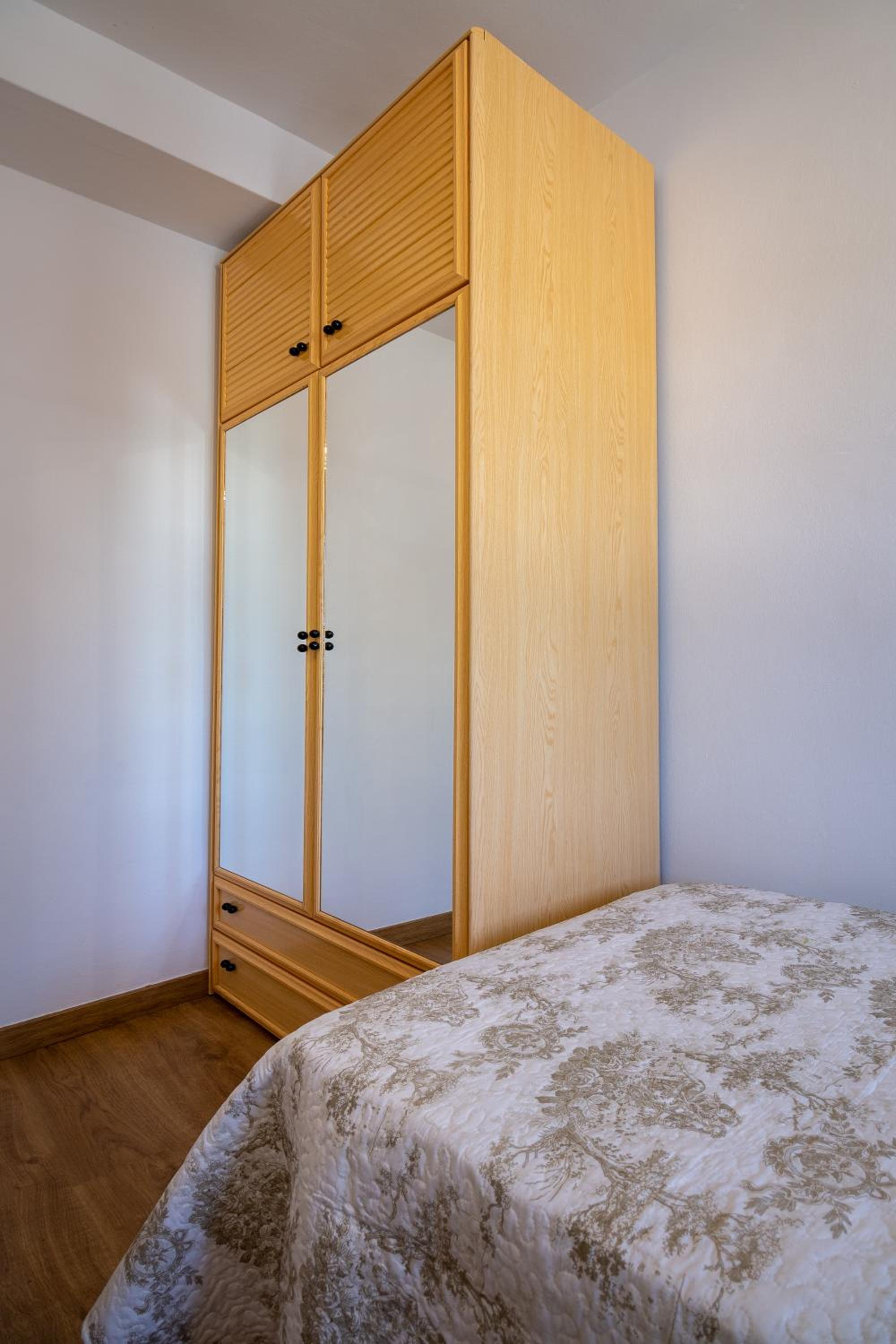 Twin Room with Private External Bathroom photo 2