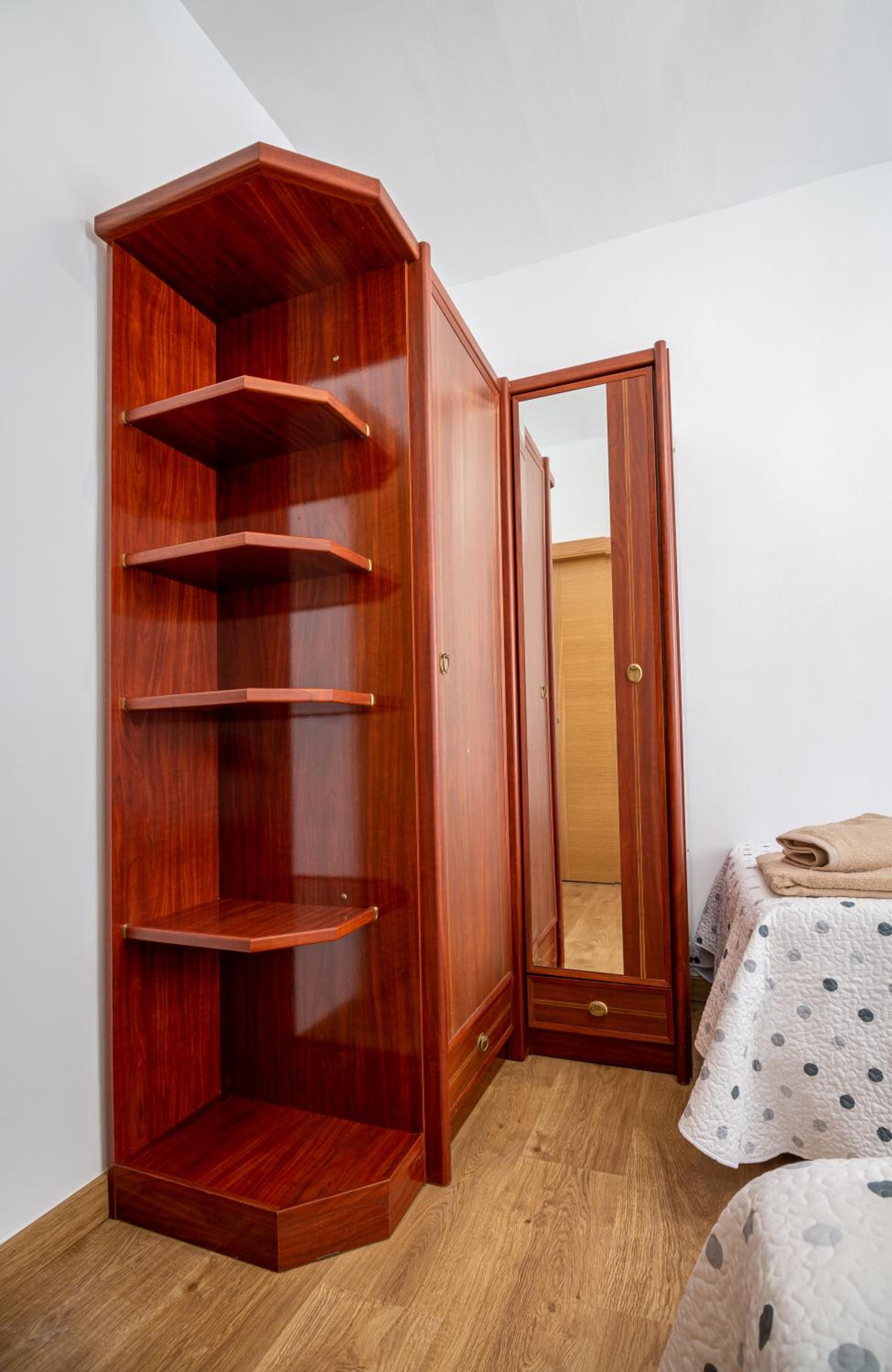 Twin Room with Private Bathroom - Photo 5