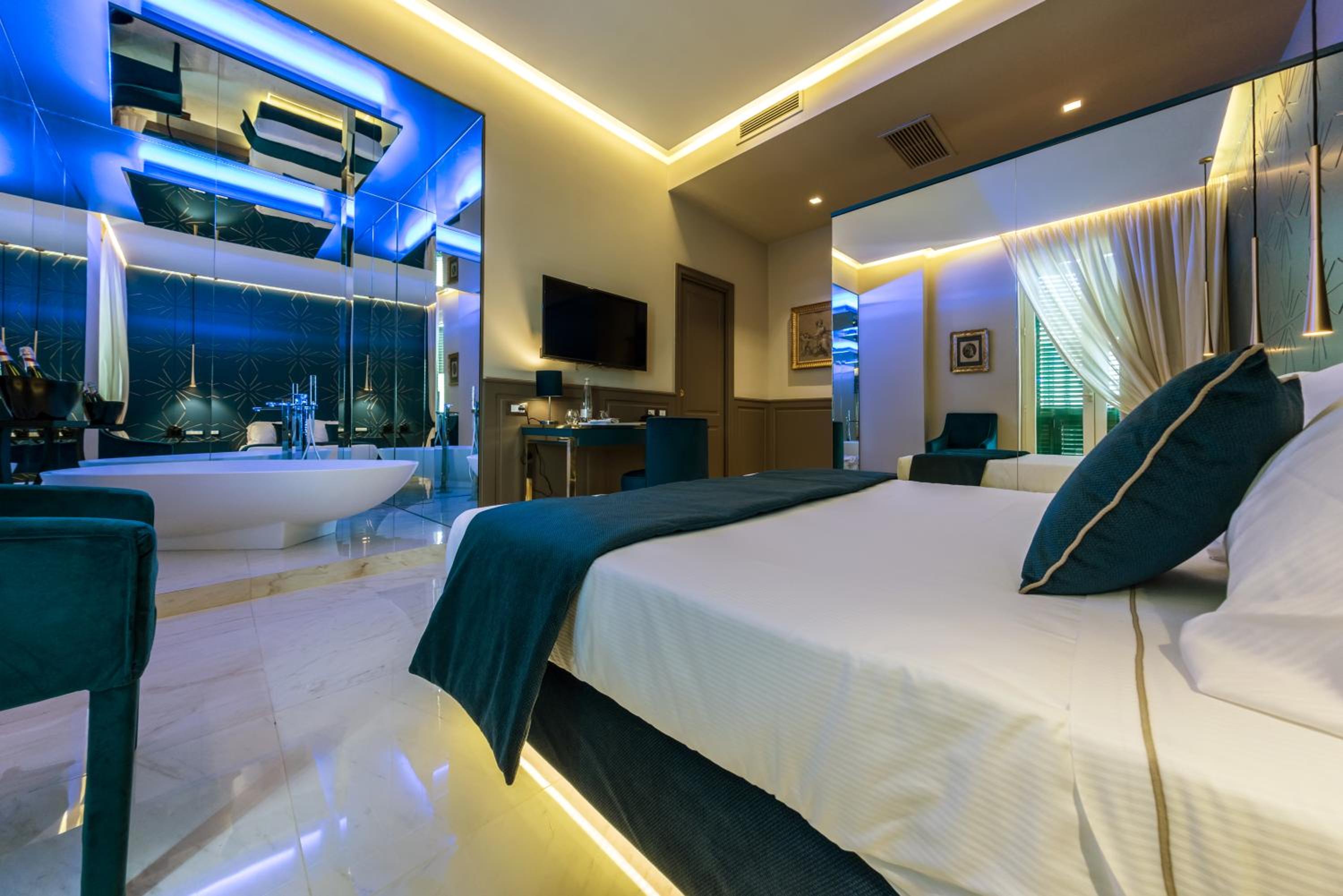 Deluxe Double Room with Bath photo 1