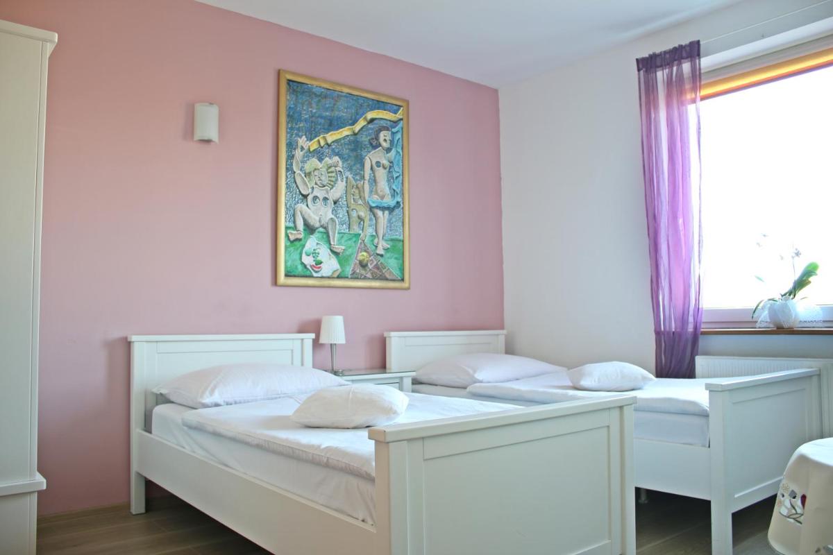 Standard Twin Room with Garden View - Photo 2