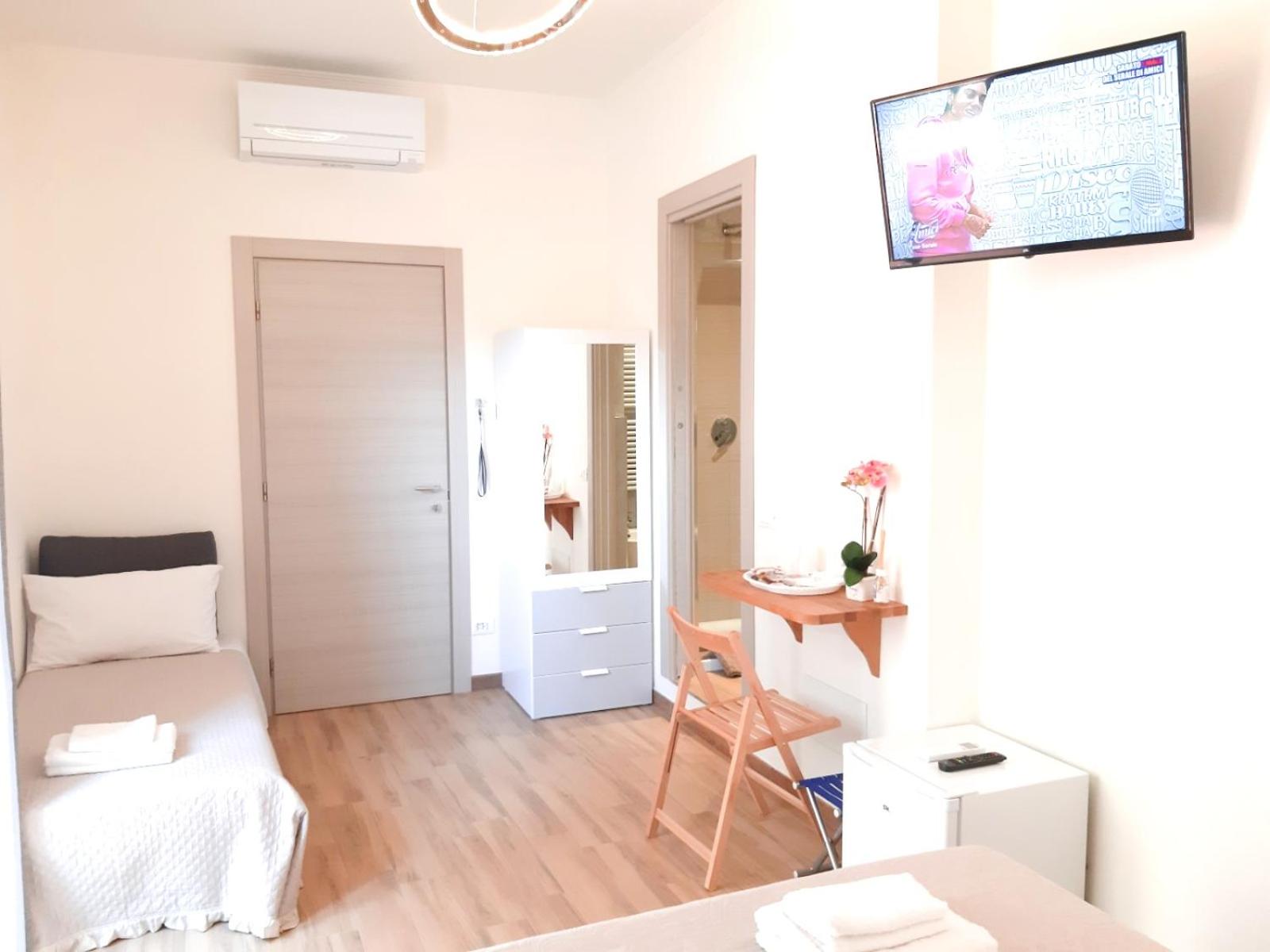 Comfort Triple Room with Shower - Photo 4