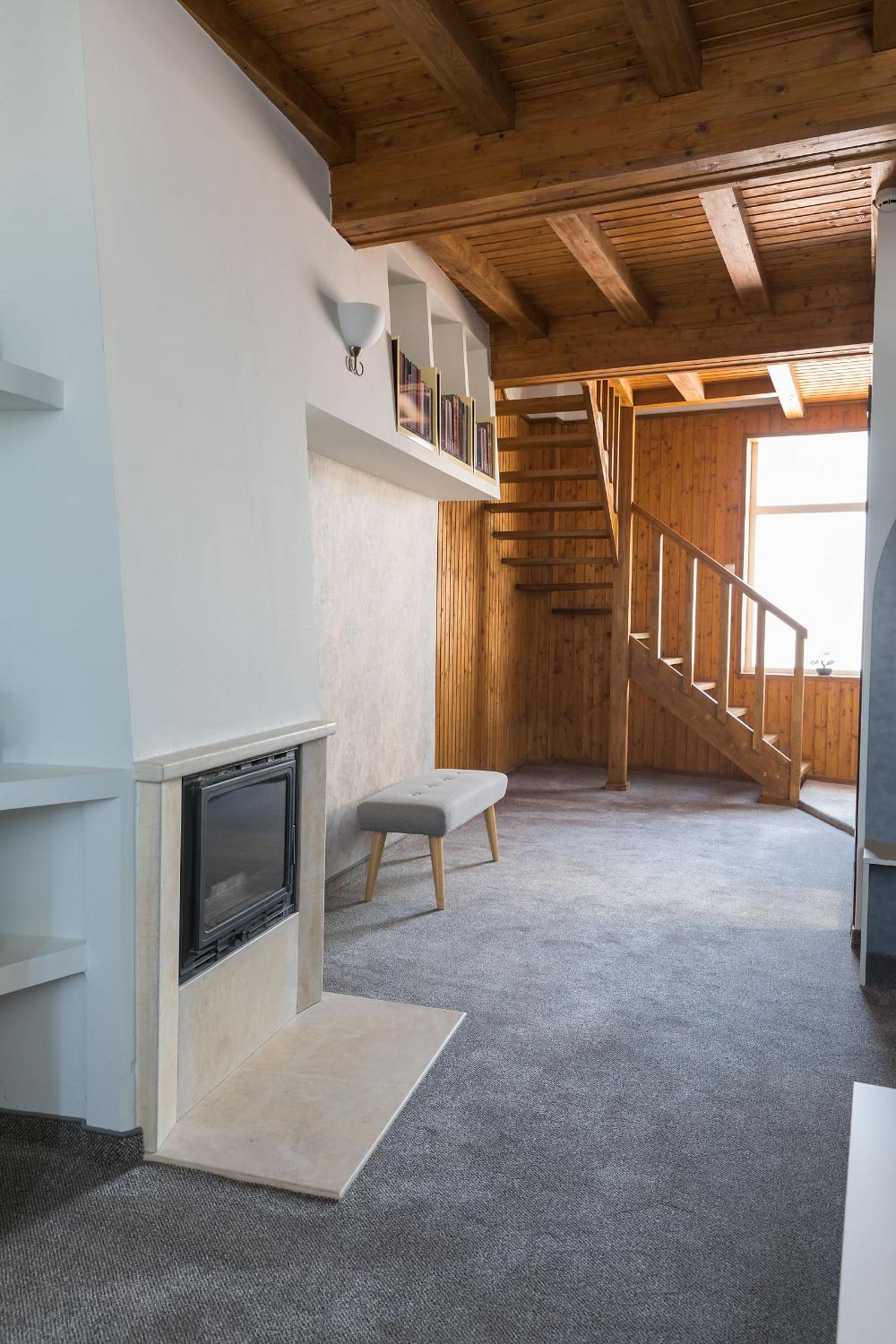Apartment - Split Level - Photo 3