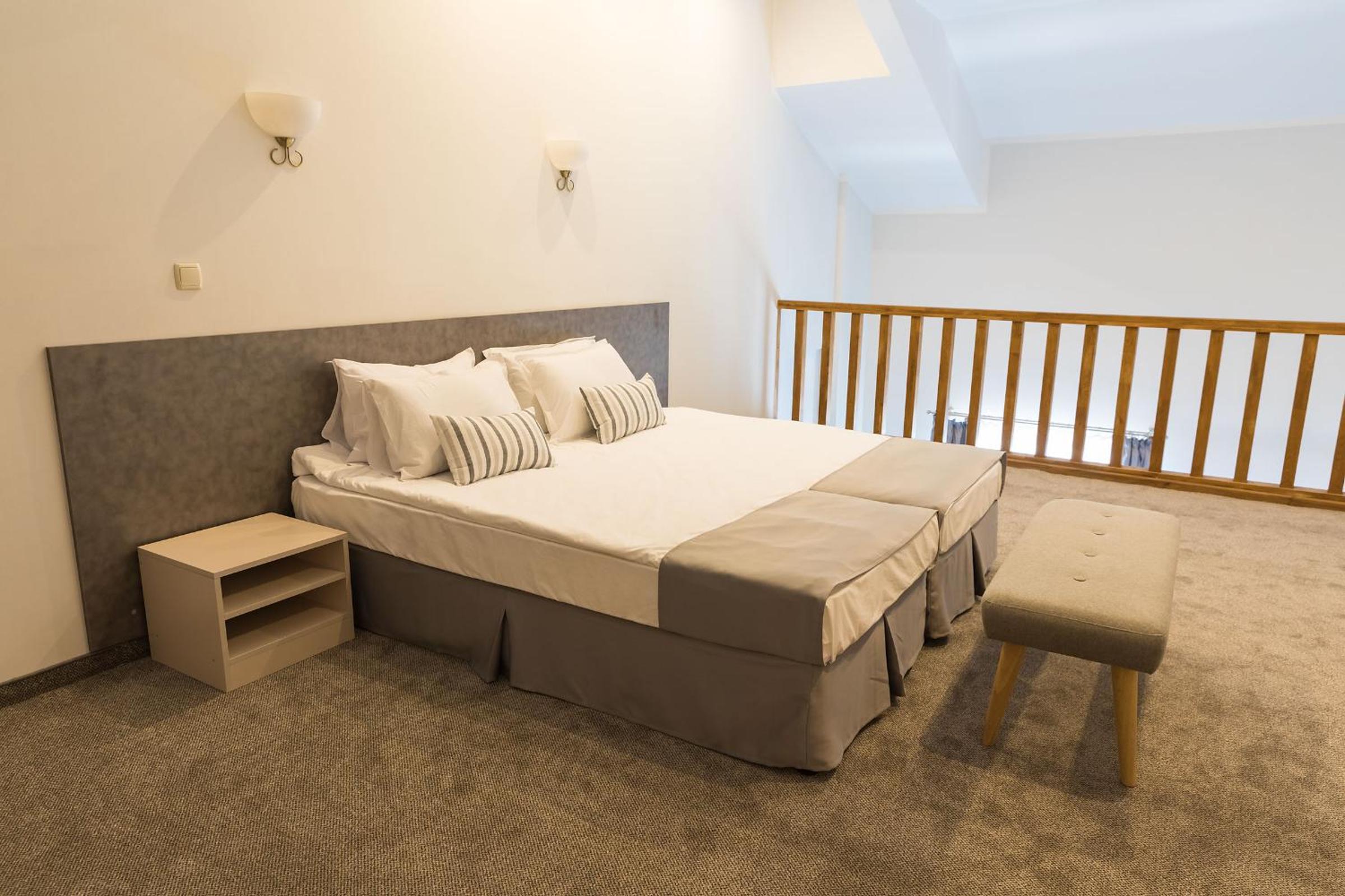 Apartment - Split Level - Photo 4