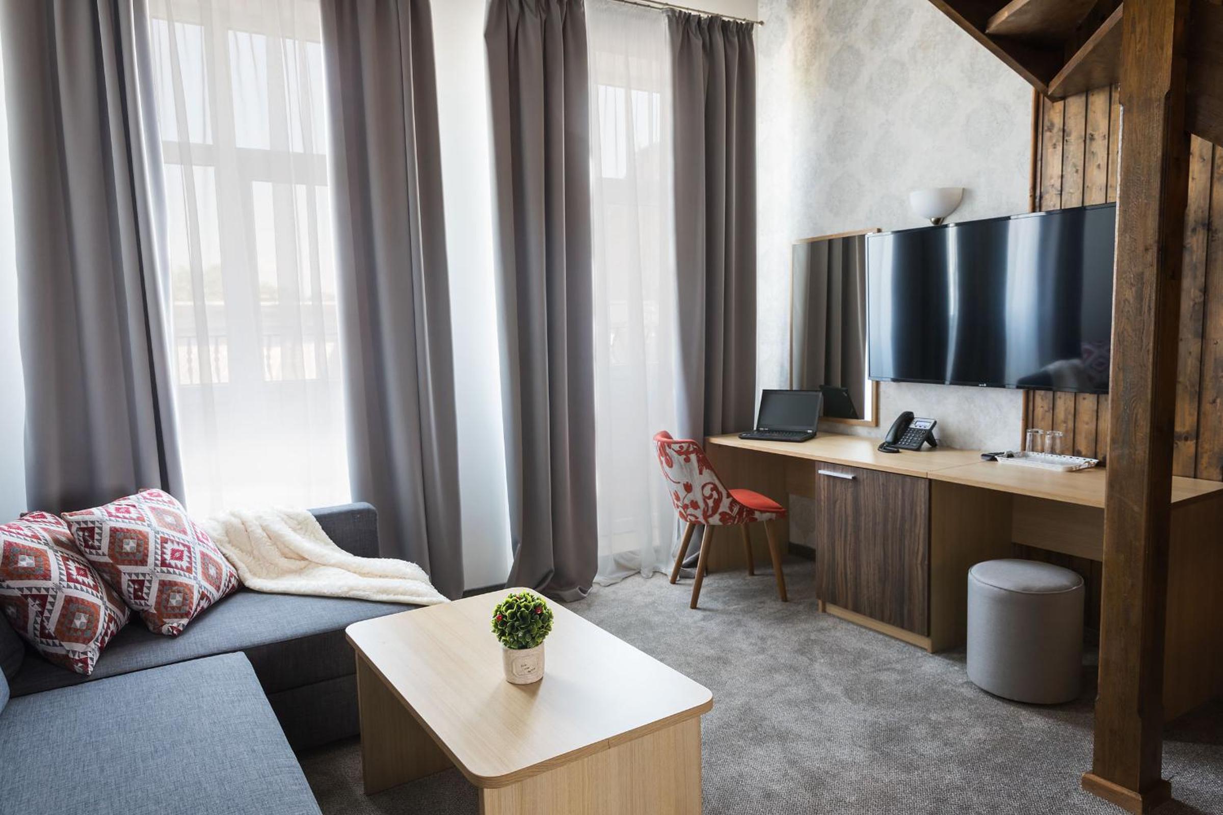 Apartment - Split Level - Photo 1