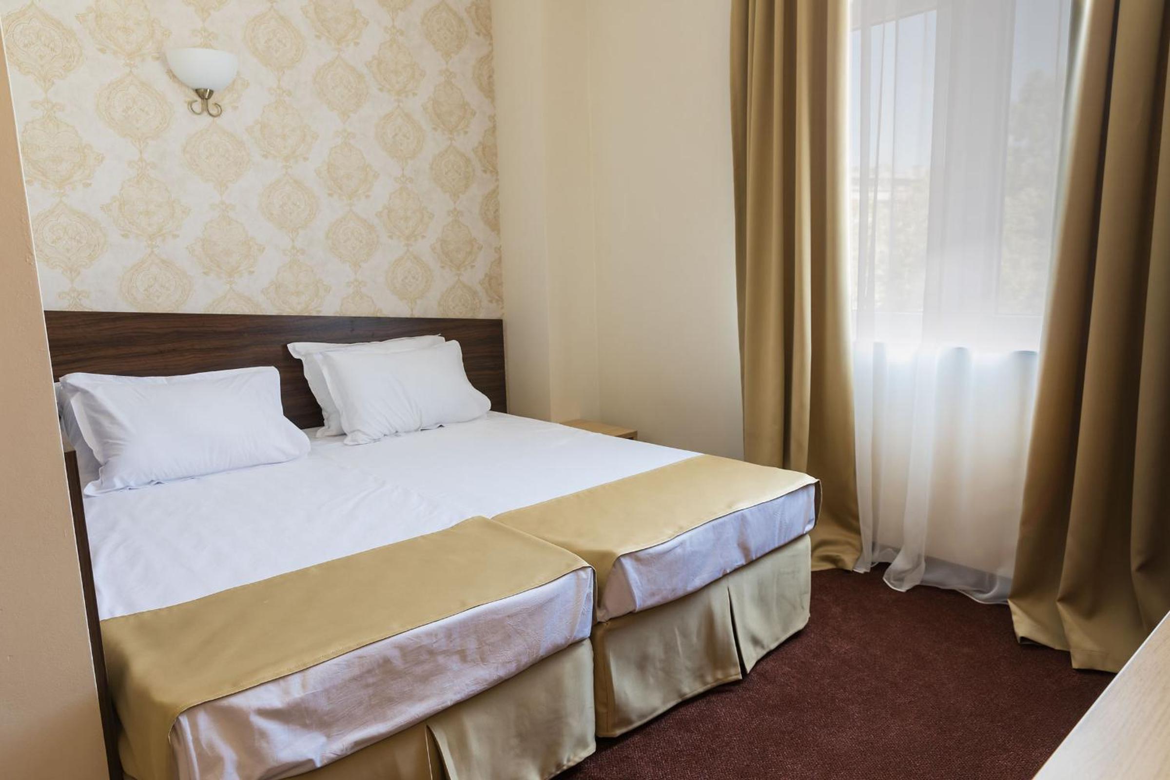 Economy Twin Room - Photo 3