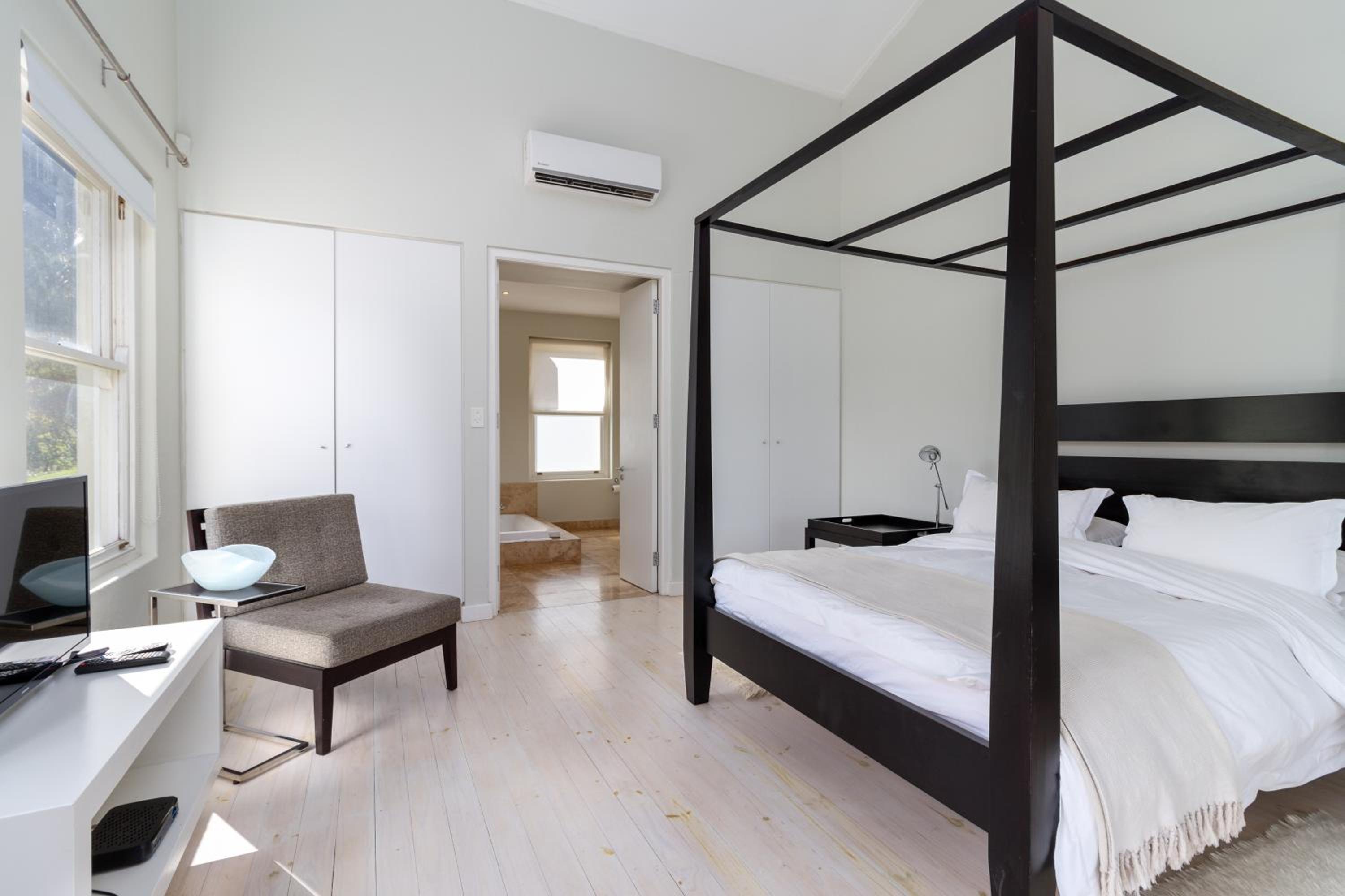 Double Room - Photo 10
