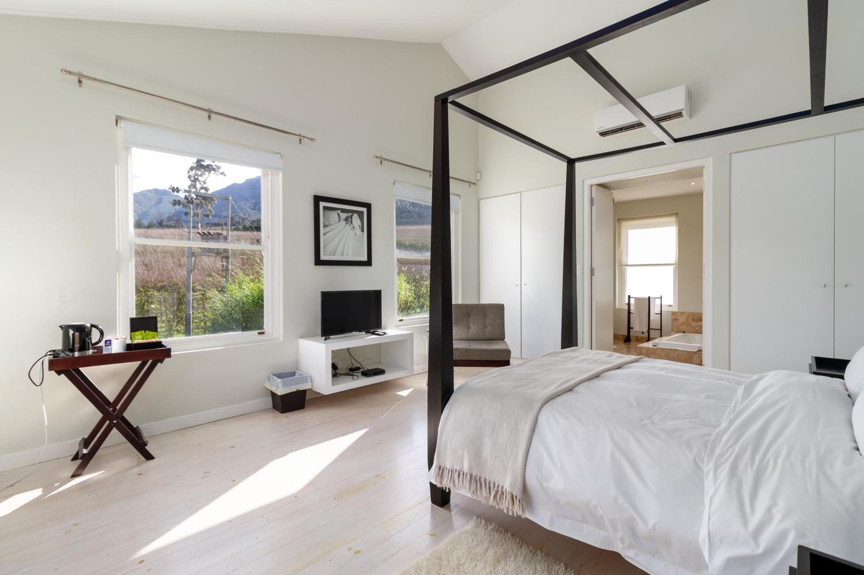 Double Room - Photo 12