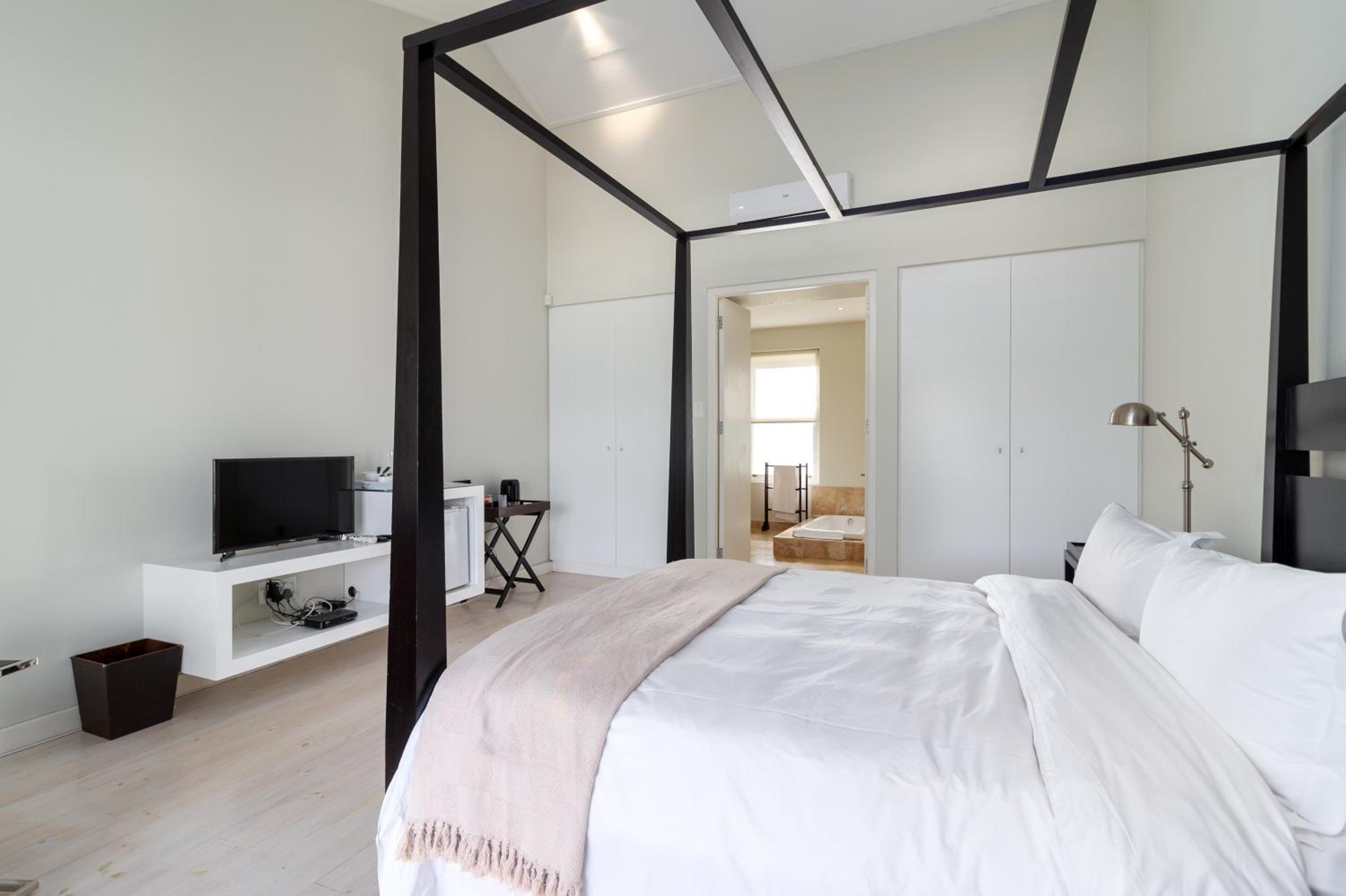 Double Room - Photo 13