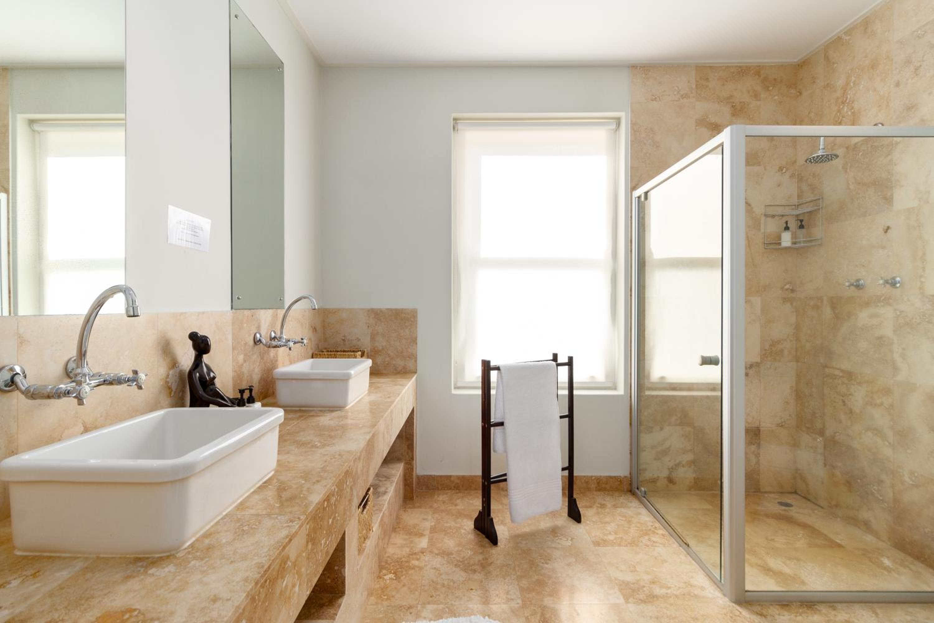 Double Room with Shower - Photo 7