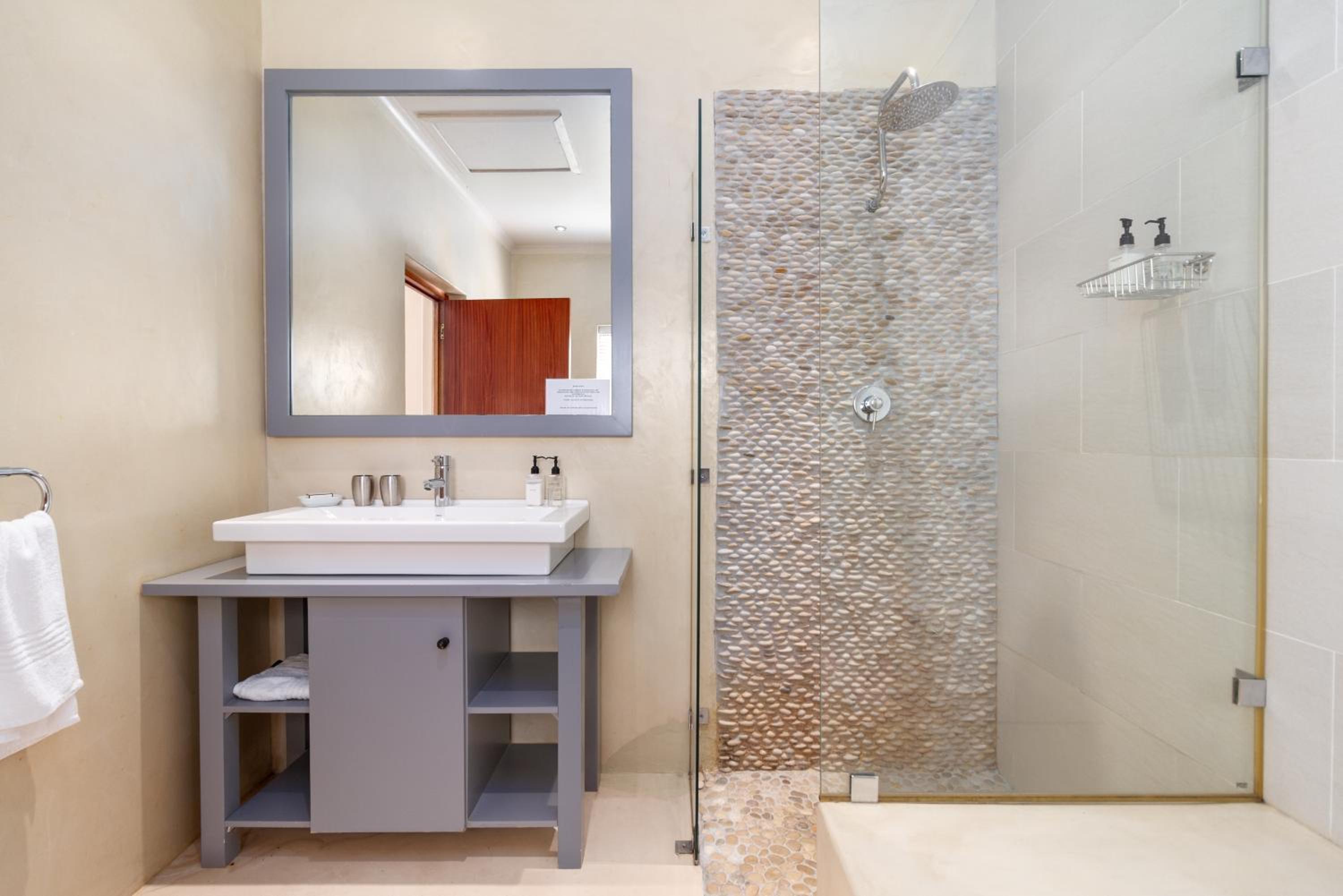 Classic Double Room - Photo 11